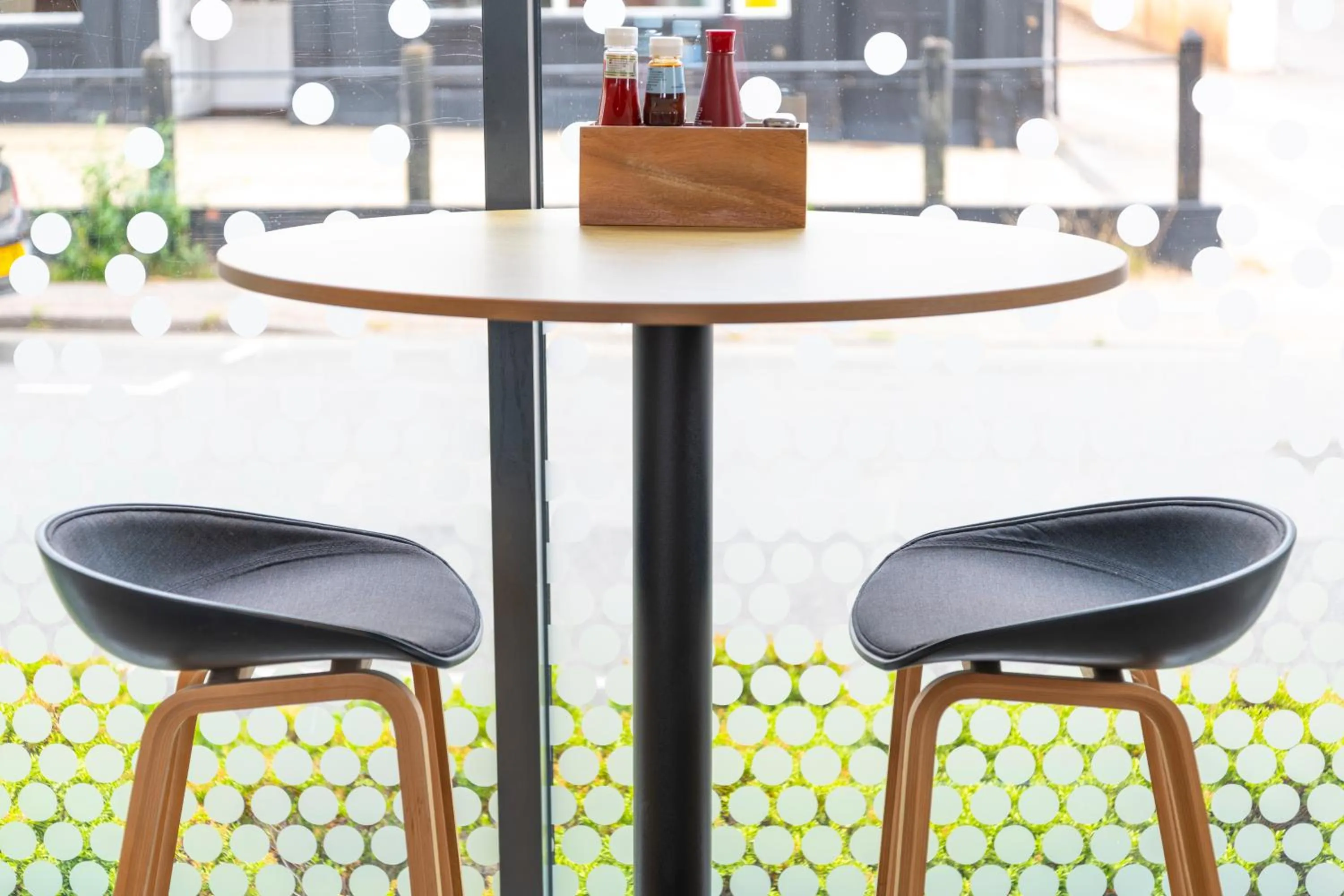 Lounge or bar in Holiday Inn Express - Exeter - City Centre by IHG