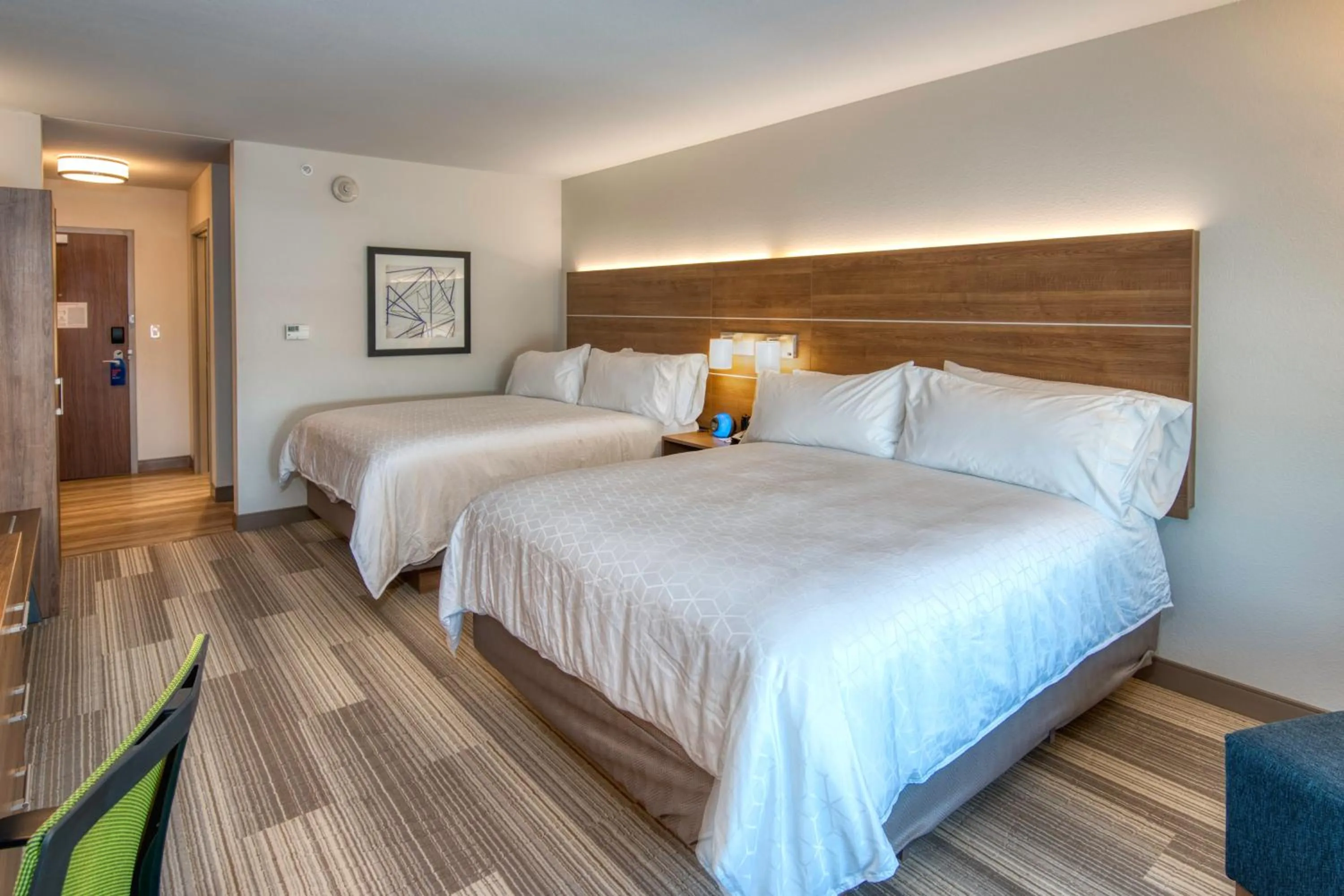 Photo of the whole room, Bed in Holiday Inn Express & Suites Omaha Downtown Old Market by IHG