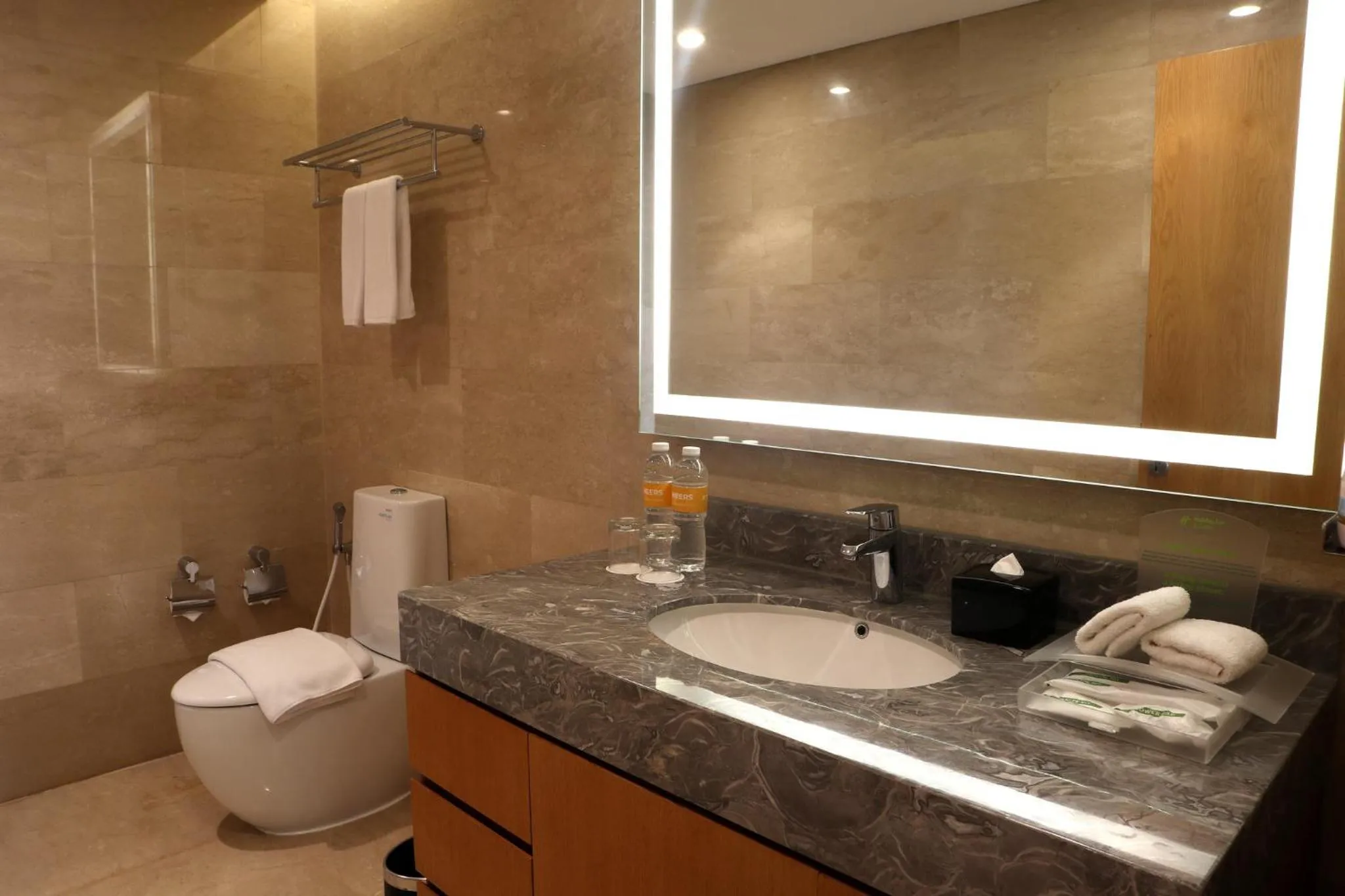 Photo of the whole room in Holiday Inn & Suites Jakarta Gajah Mada by IHG