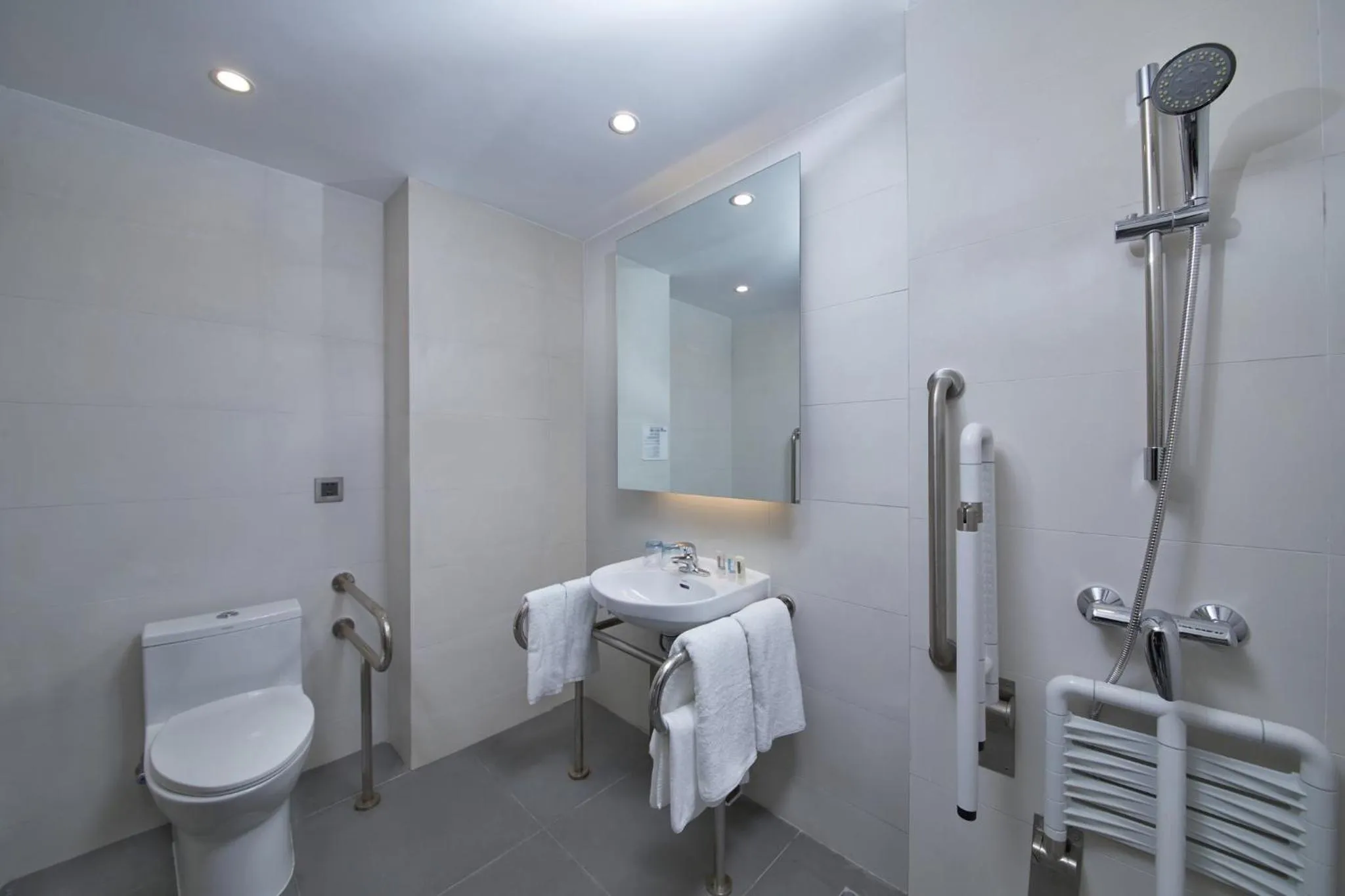 Photo of the whole room in Holiday Inn Express Zhangjiagang East by IHG