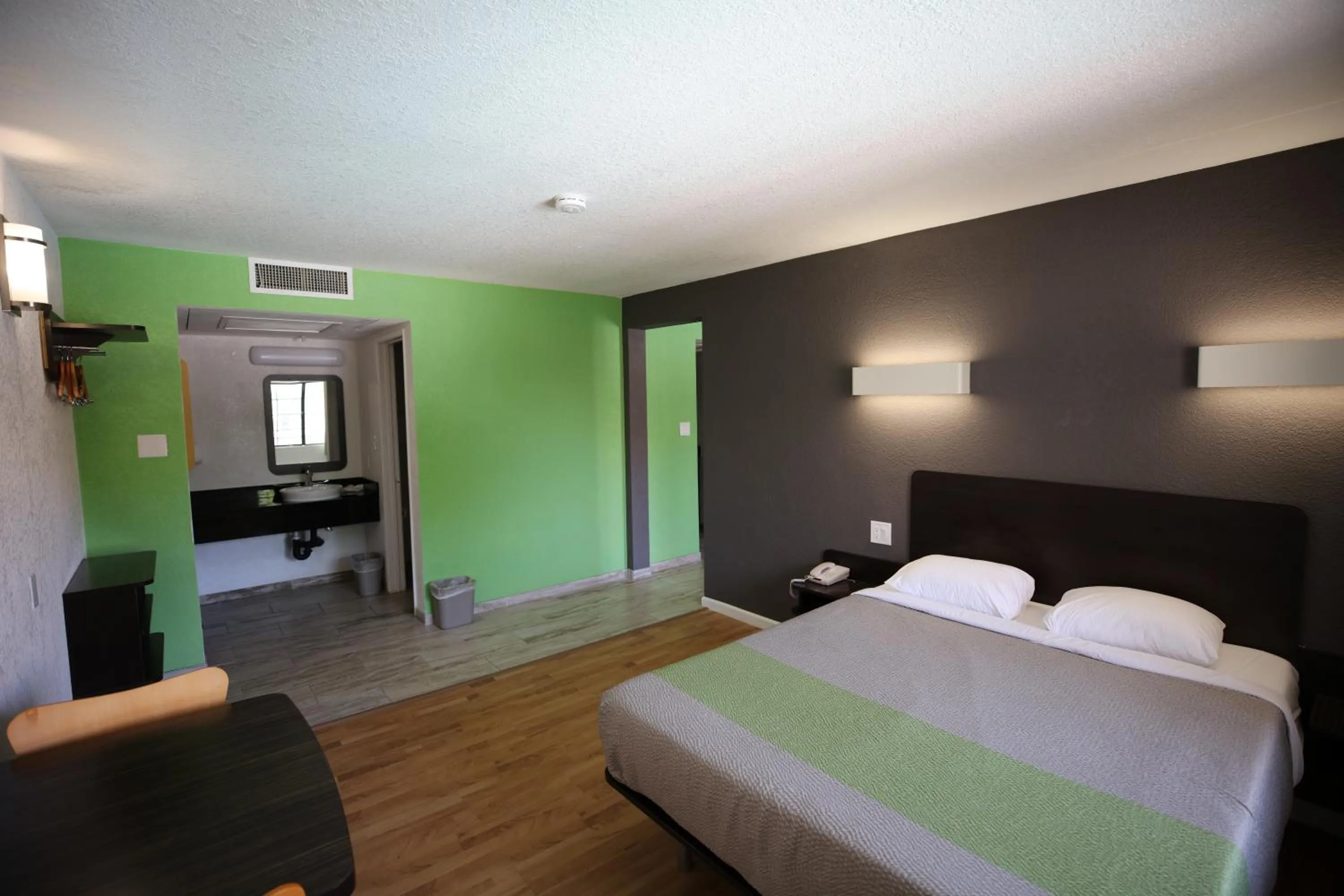 Bedroom, Bed in Studio 6-Barstow, CA