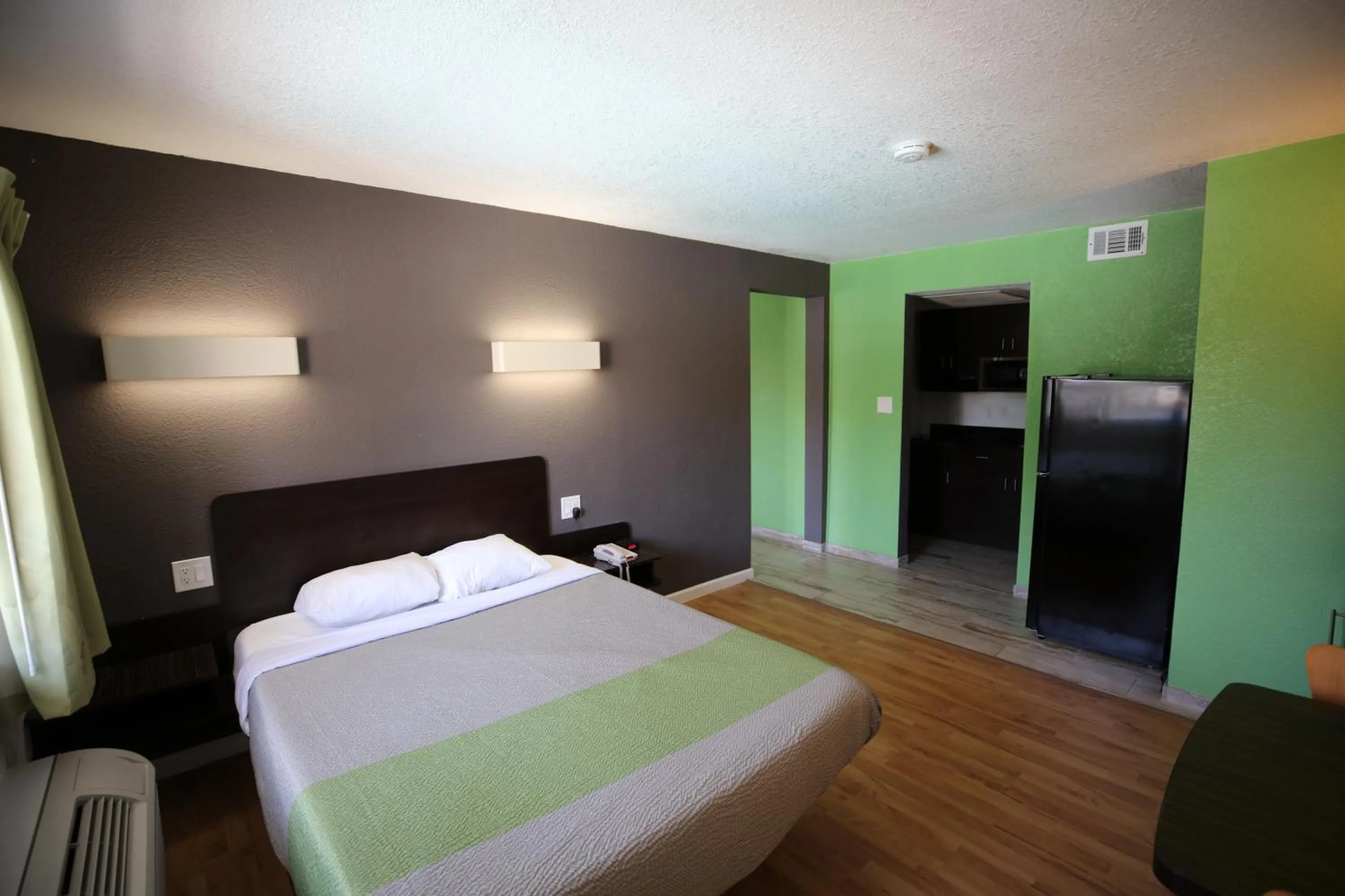 Bedroom, Bed in Studio 6-Barstow, CA