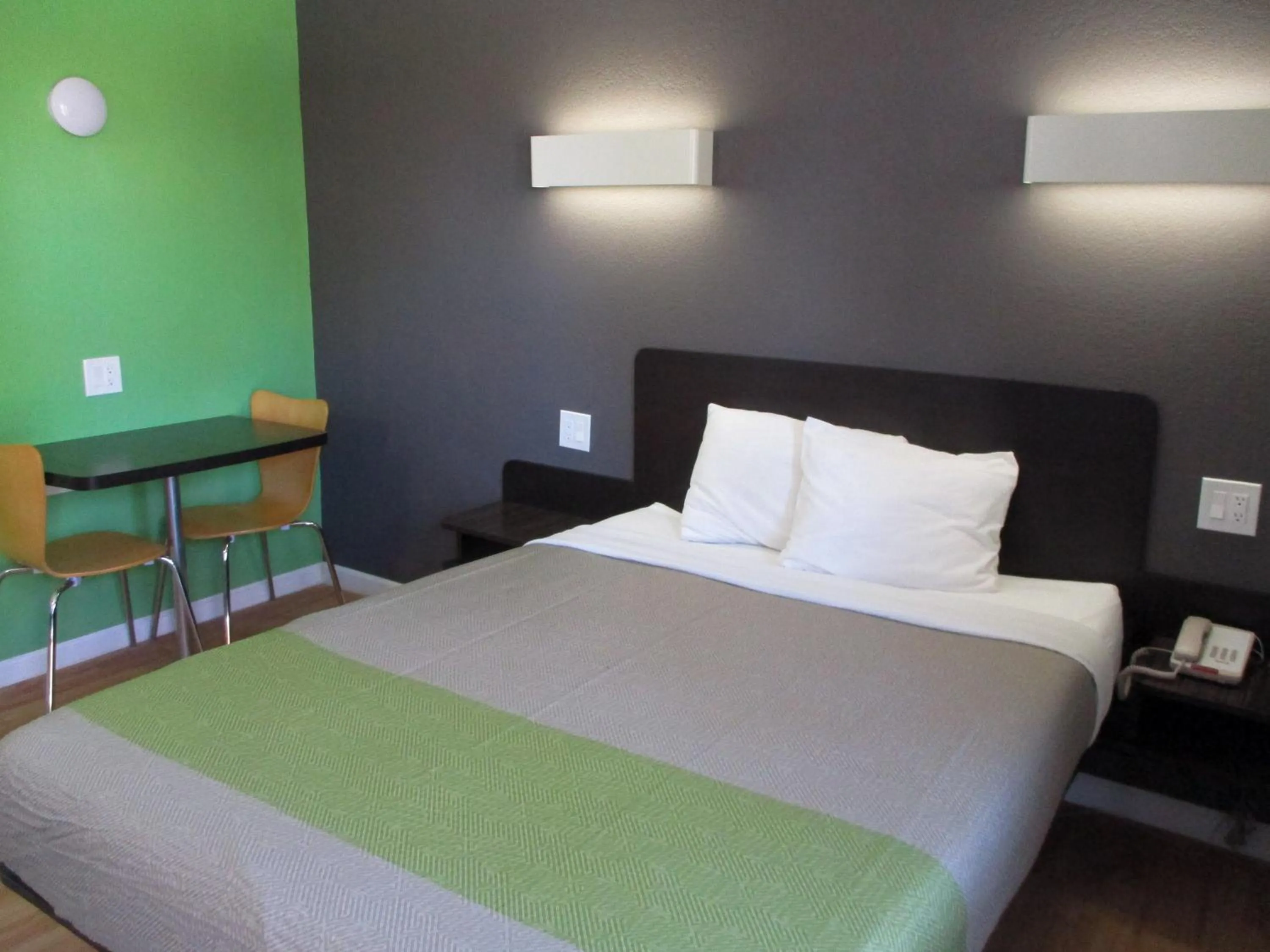 Bedroom, Bed in Studio 6-Barstow, CA