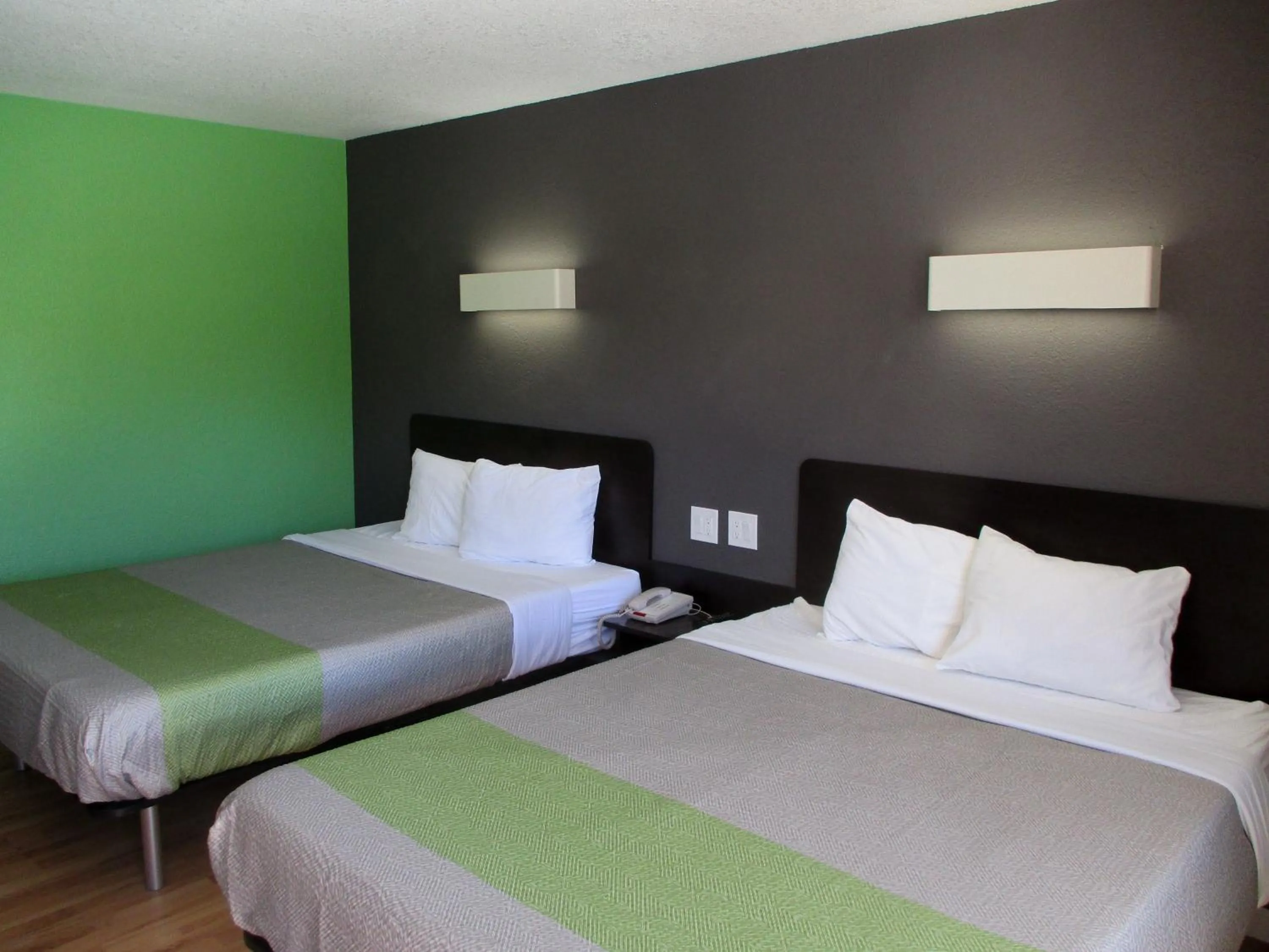 Bedroom, Bed in Studio 6-Barstow, CA