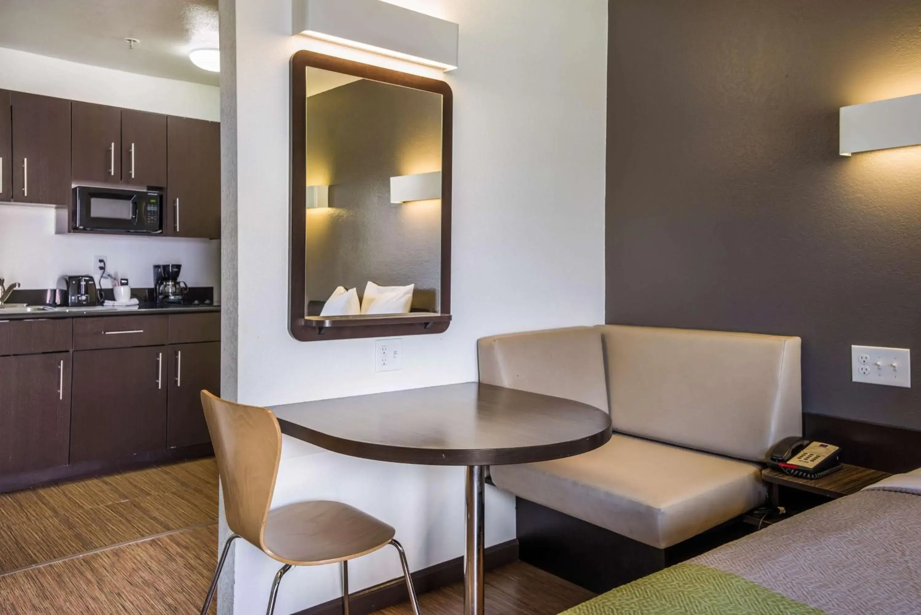 Queen Suite - Non-Smoking in Studio 6-Fairfield, CA - Napa Valley Queen Suite - Non-Smoking in Studio 6-Fairfield, CA - Napa Valley