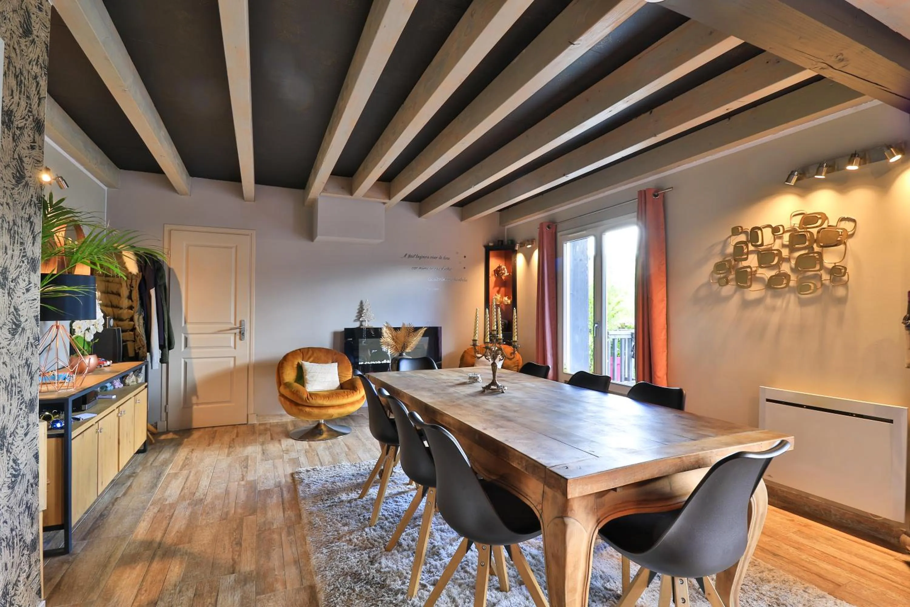 Dining area in L'Alpen Roc