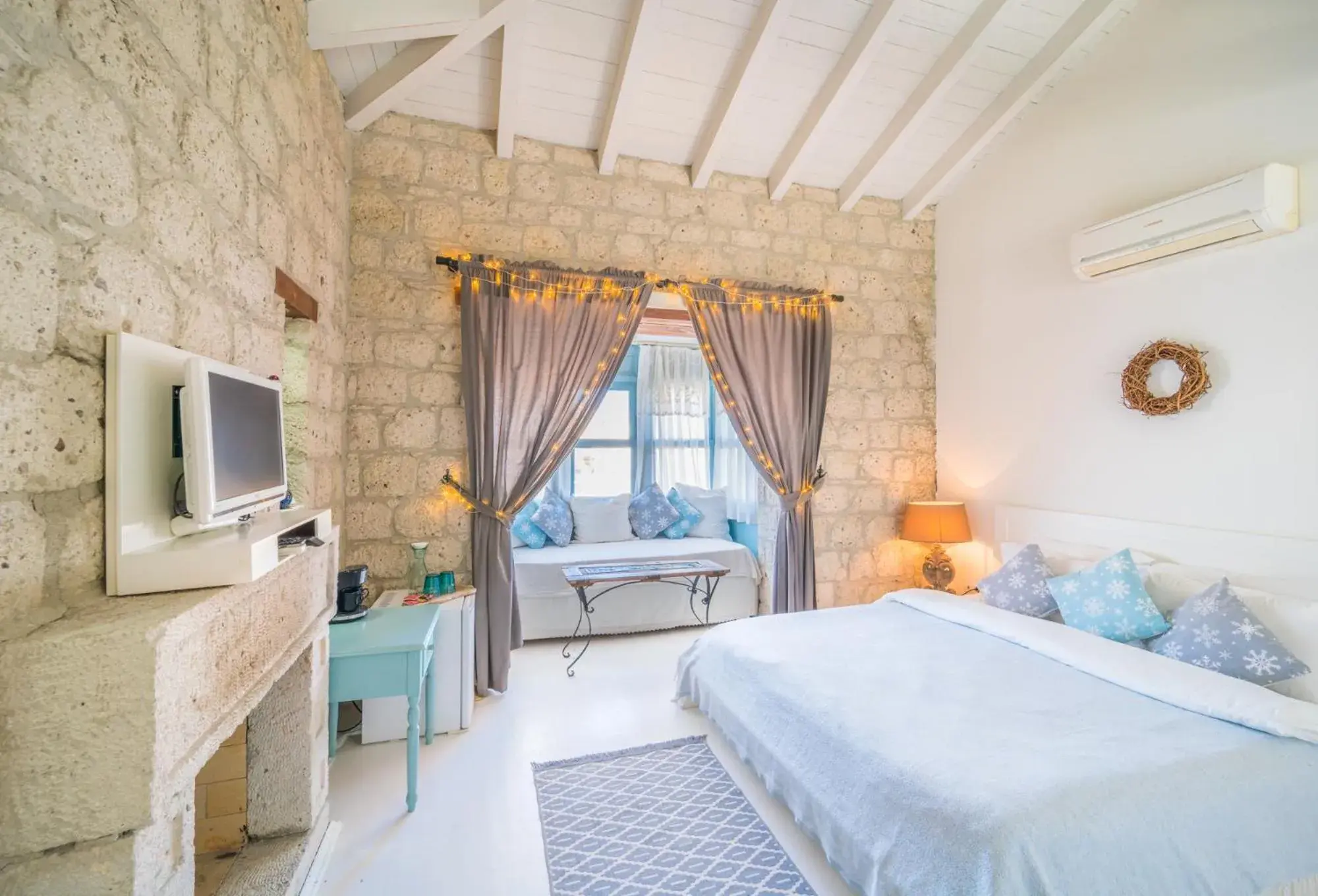 Deluxe Room with Bay Window - single occupancy in Katre Hotel Alaçatı Deluxe Room with Bay Window - single occupancy in Katre Hotel Alaçatı