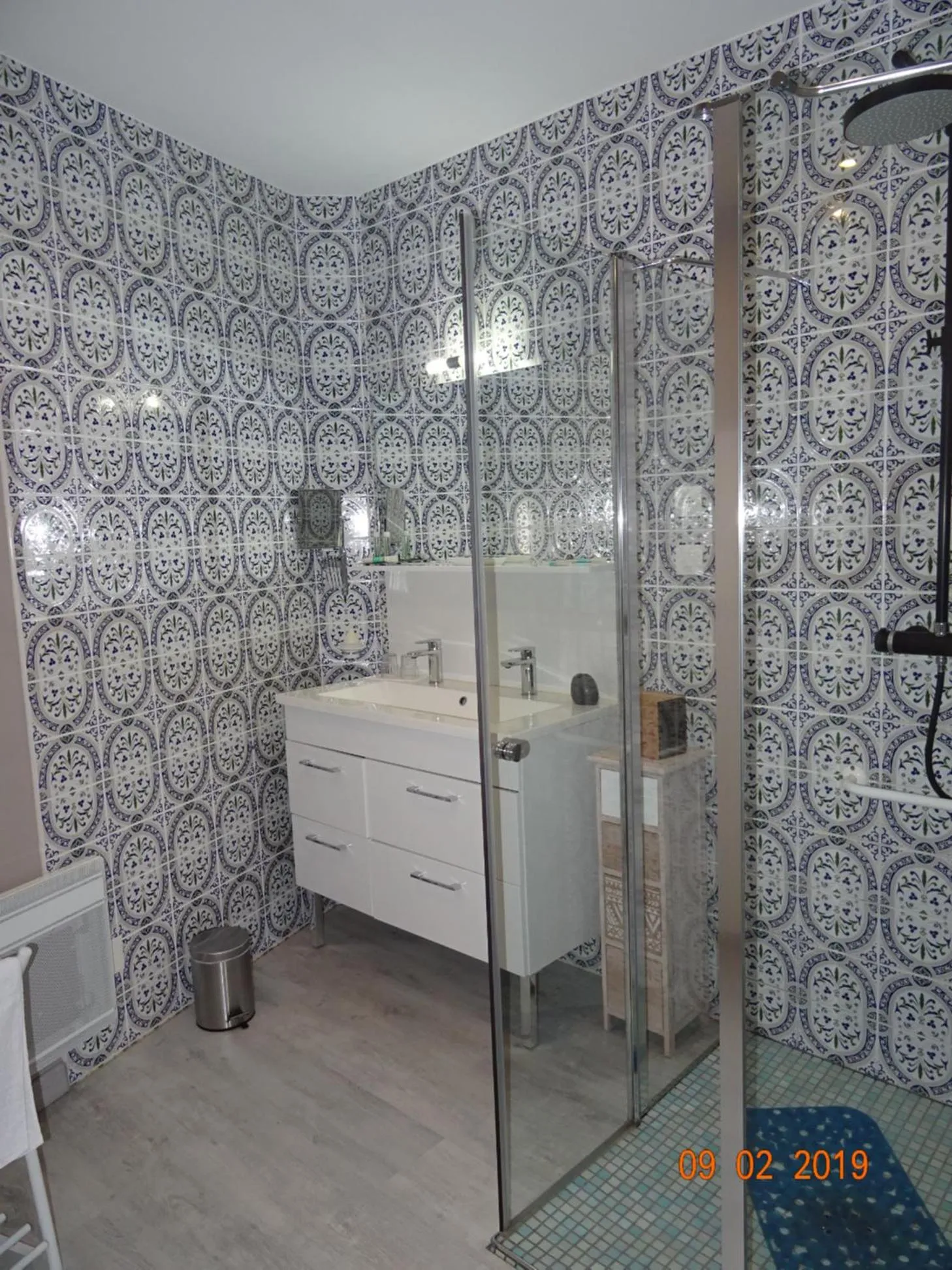 Shower in La ferme aux chats