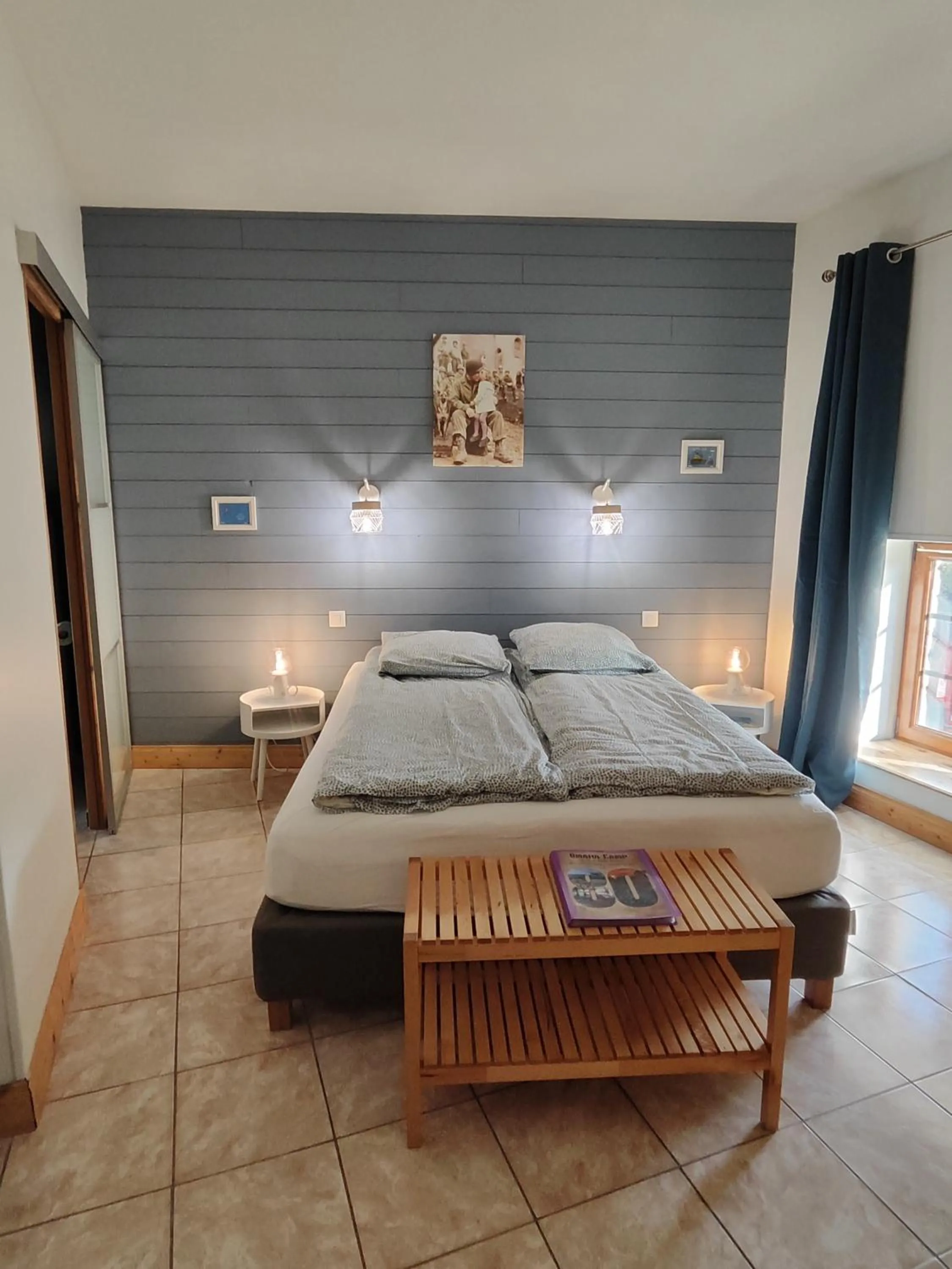 Shower, Bed in La ferme aux chats