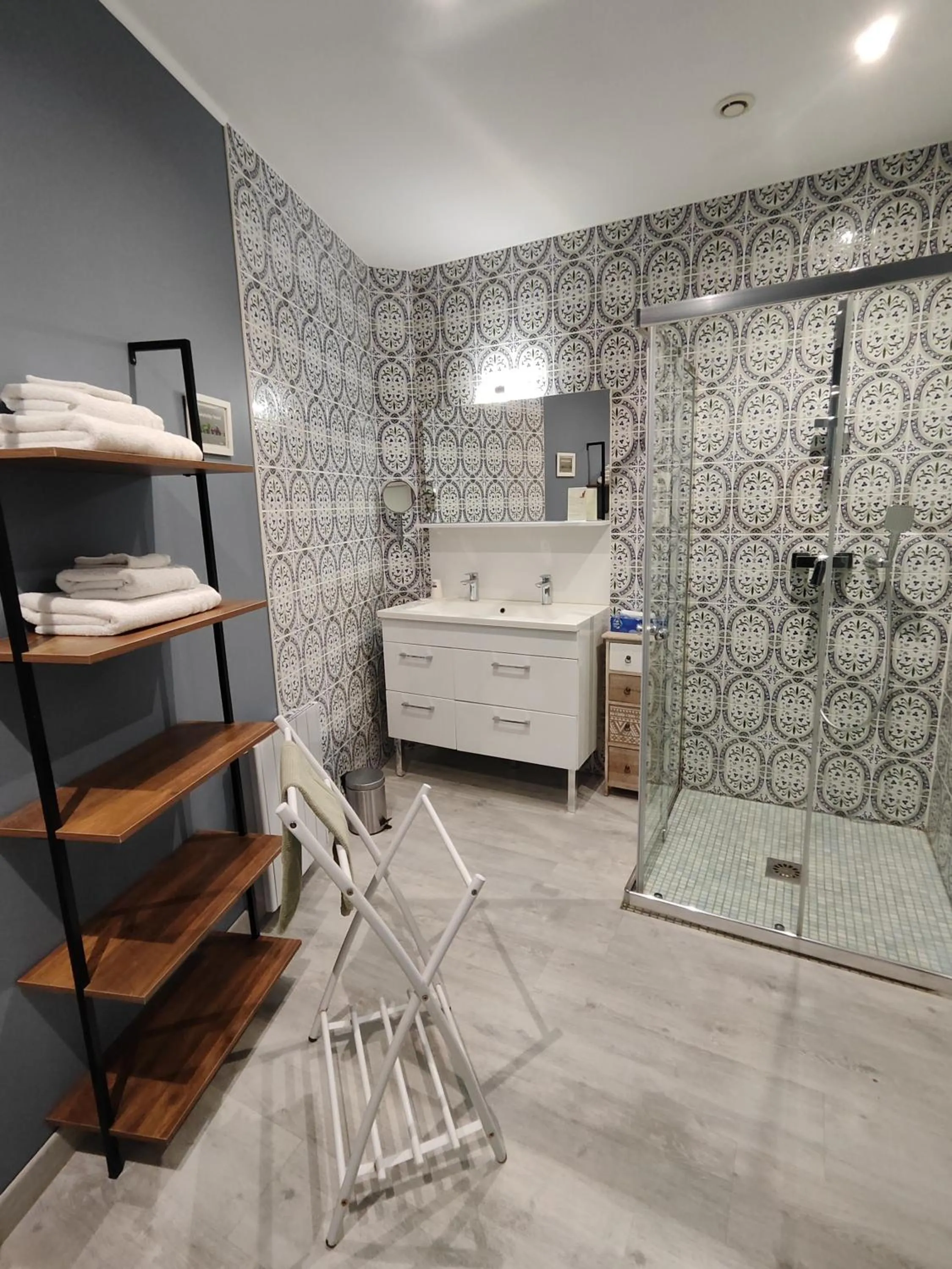 Shower in La ferme aux chats