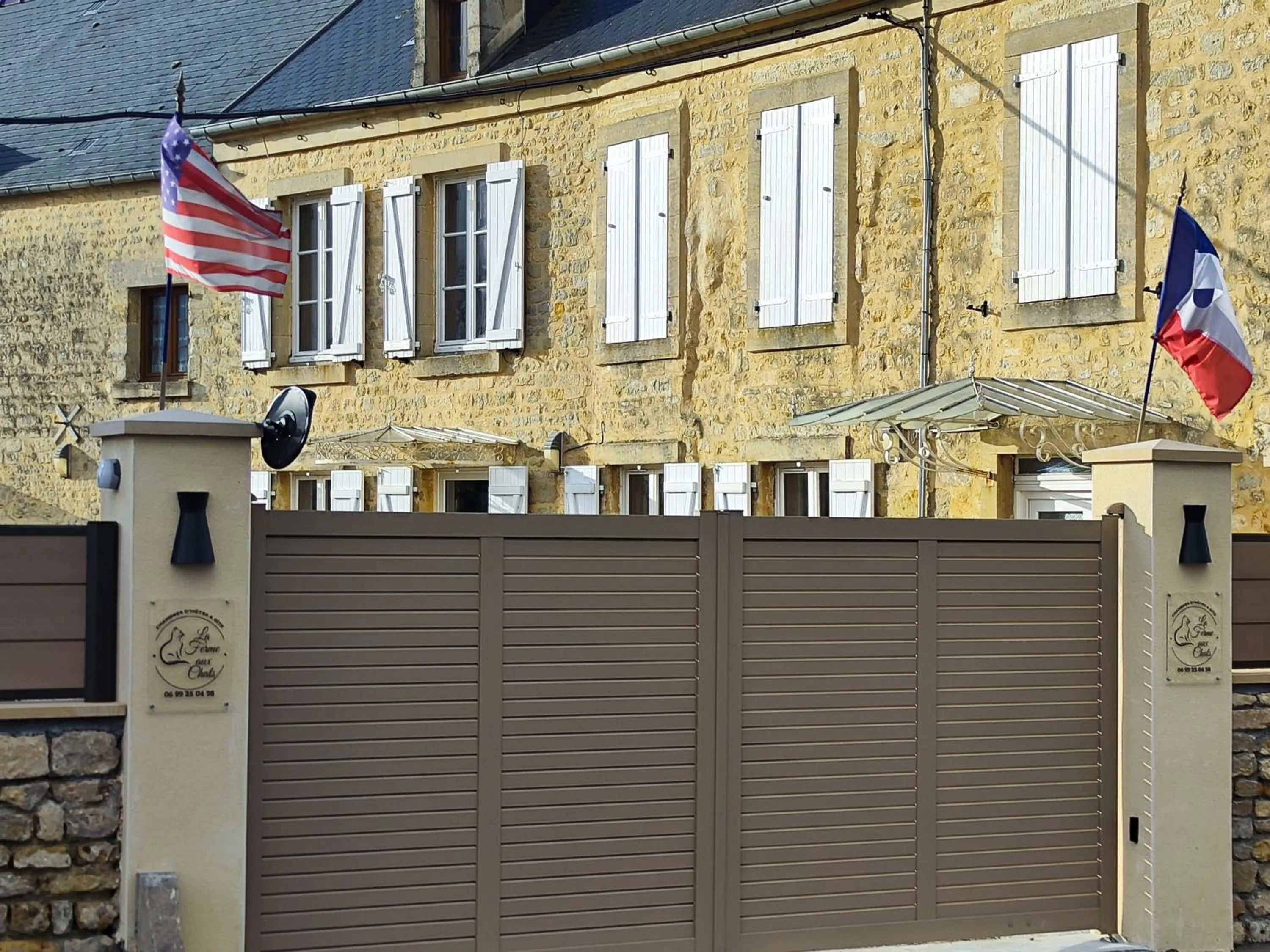 Facade/entrance in La ferme aux chats