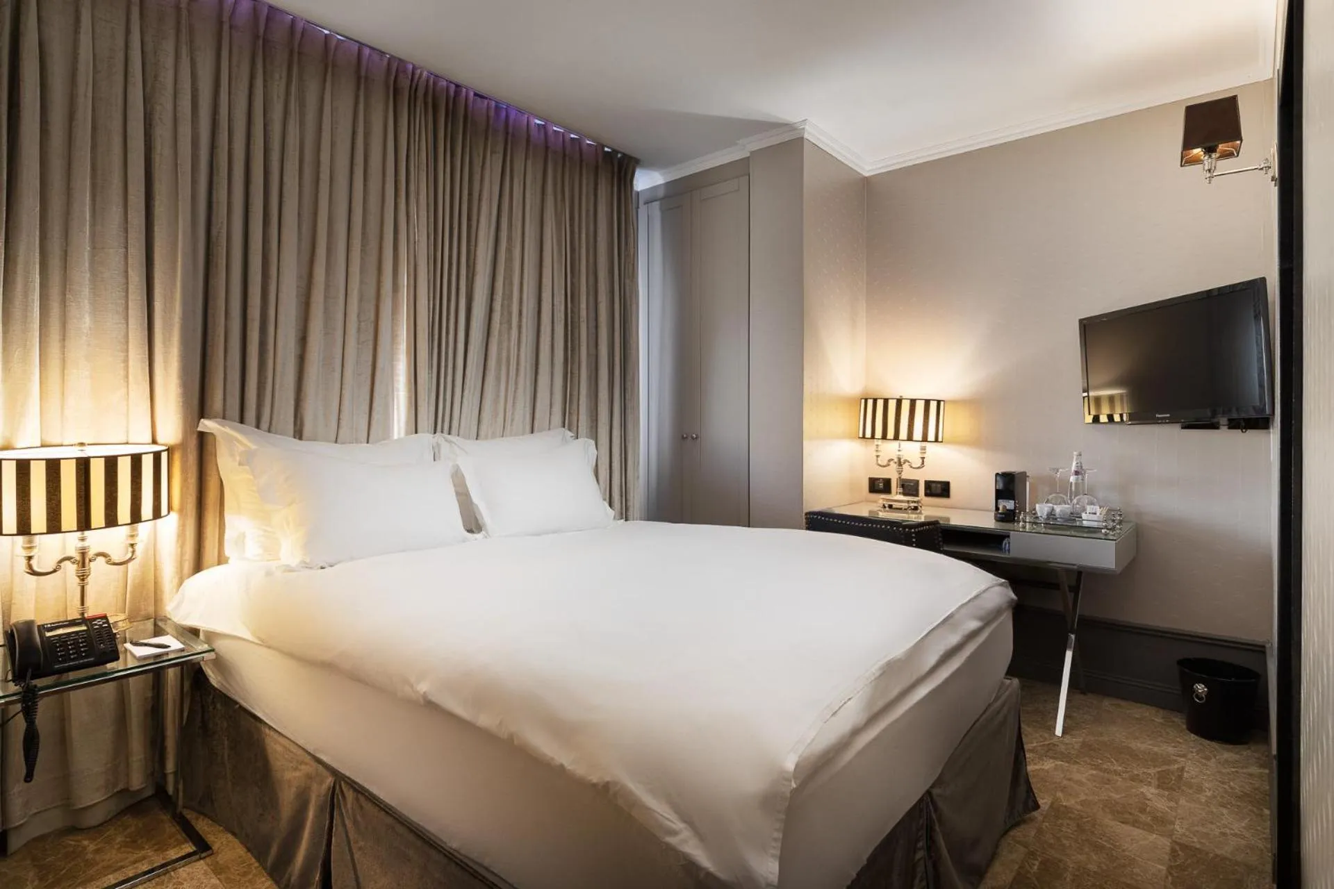 Bedroom, Bed in Hotel B Berdichevsky