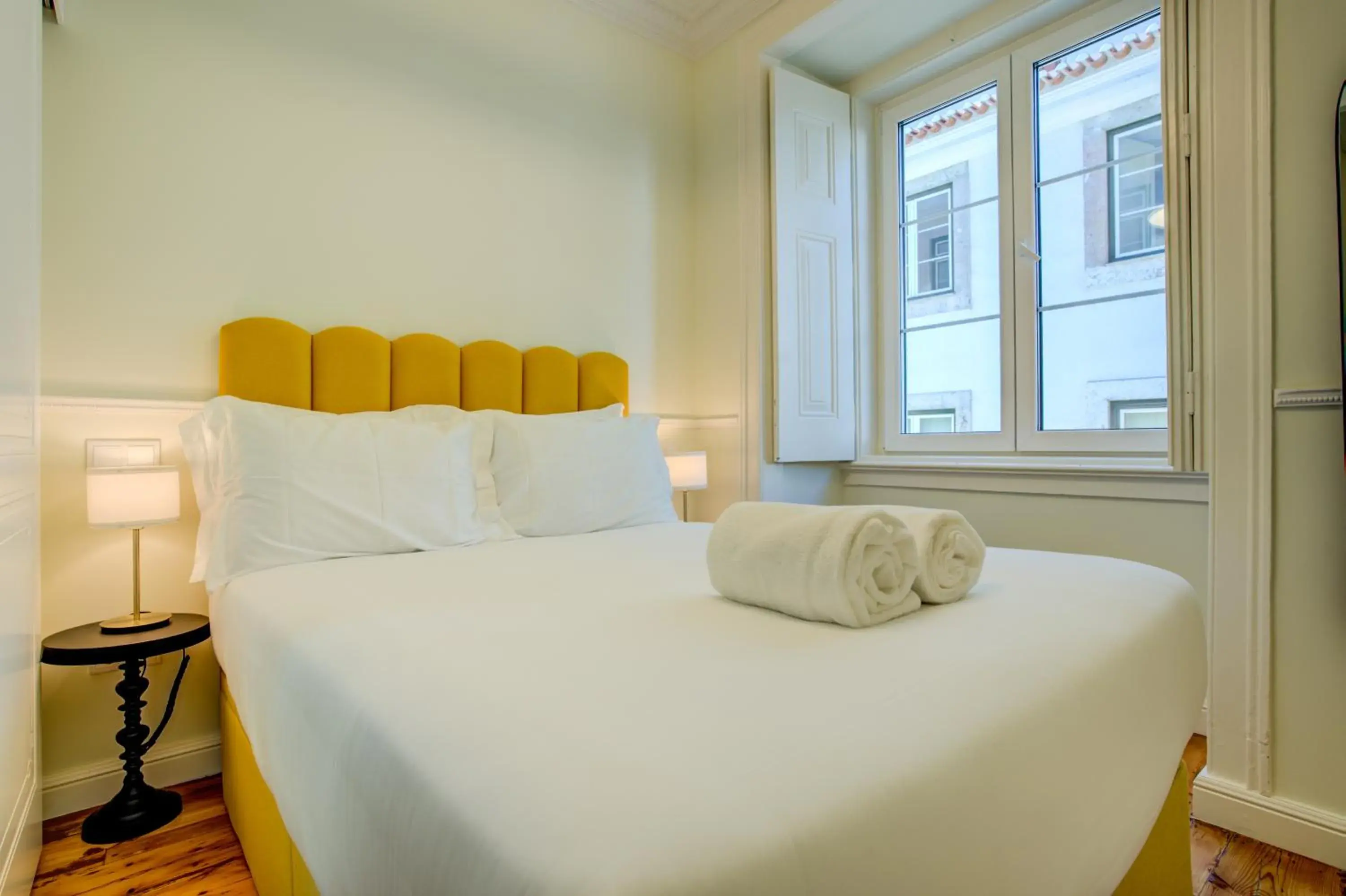 Small Double Room in Solar dos Poetas Small Double Room in Solar dos Poetas