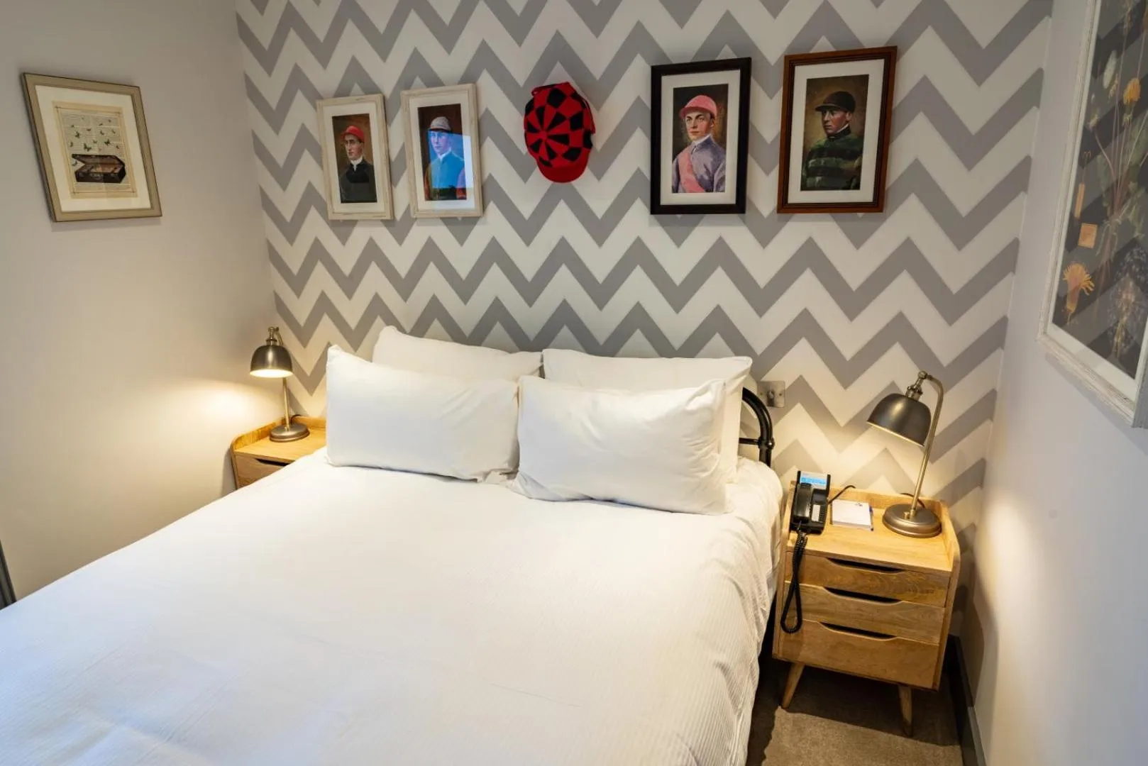 Bedroom, Bed in Albert Arms