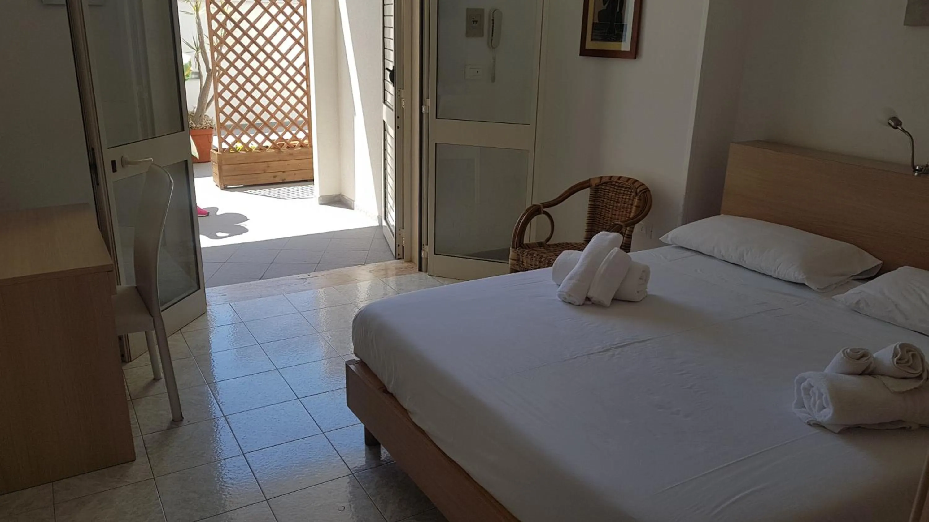 Bedroom, Bed in Hotel Blue Sky - San Foca