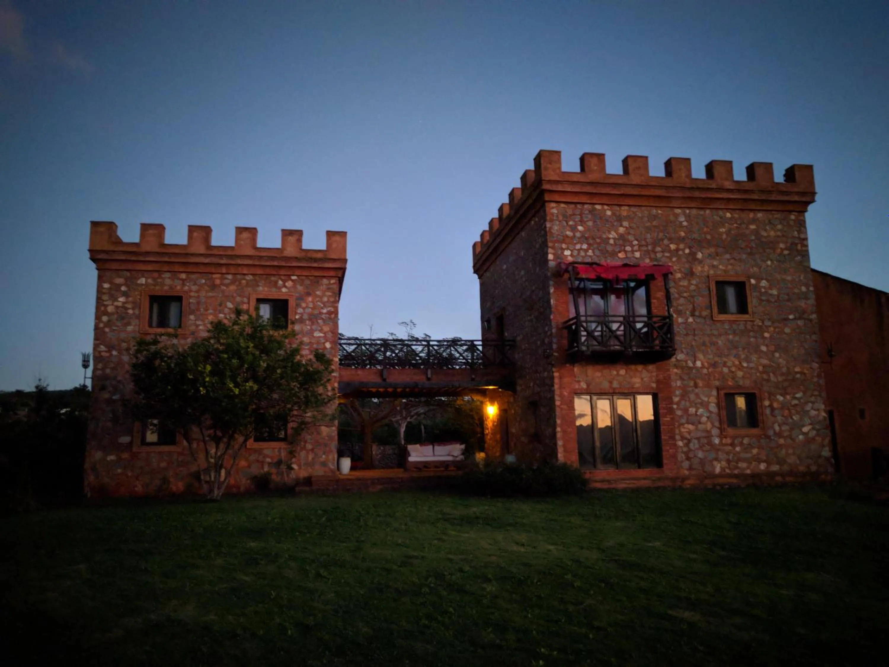 Property building in El Castillo