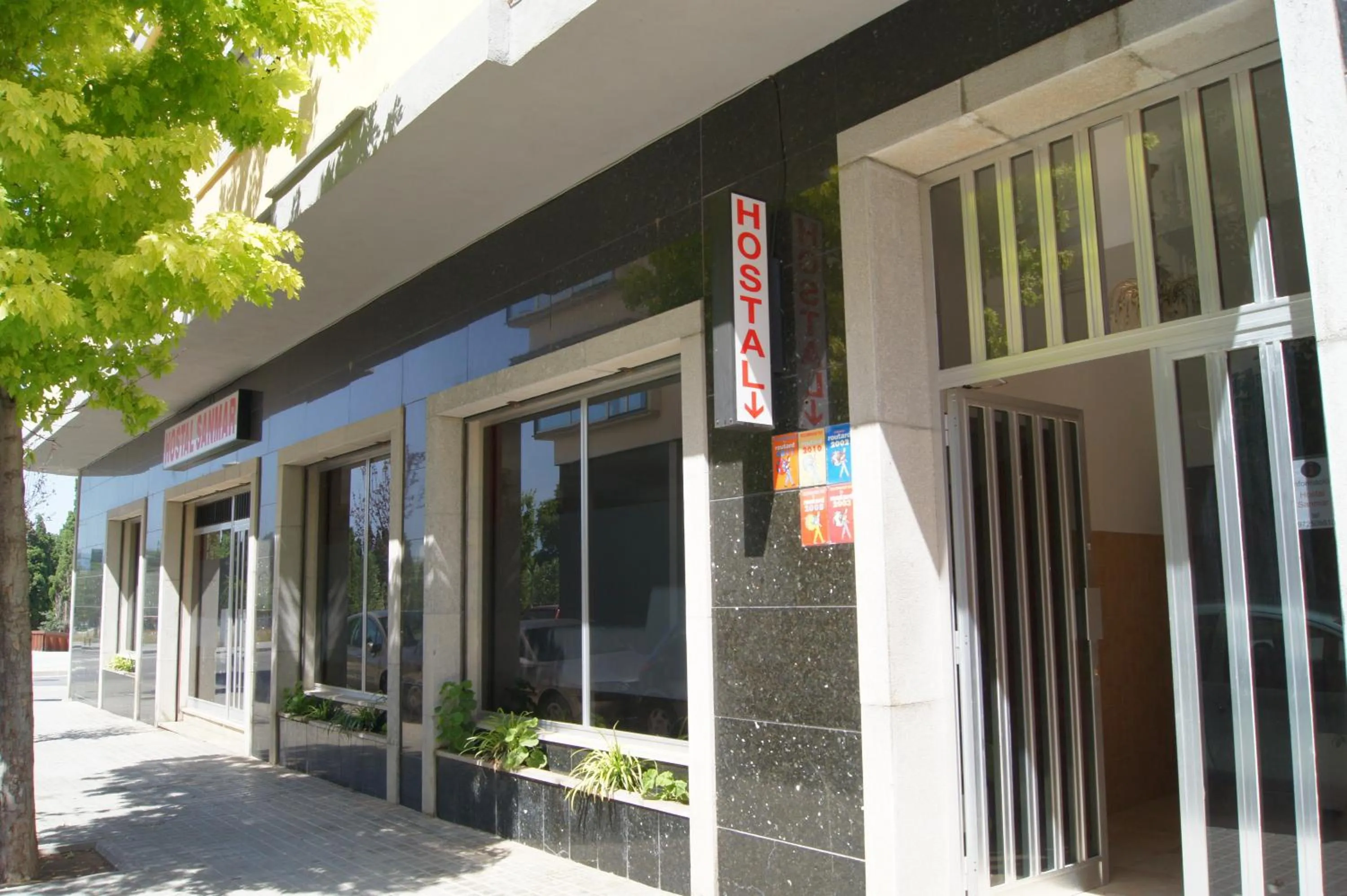 Facade/entrance in Hostal Sanmar