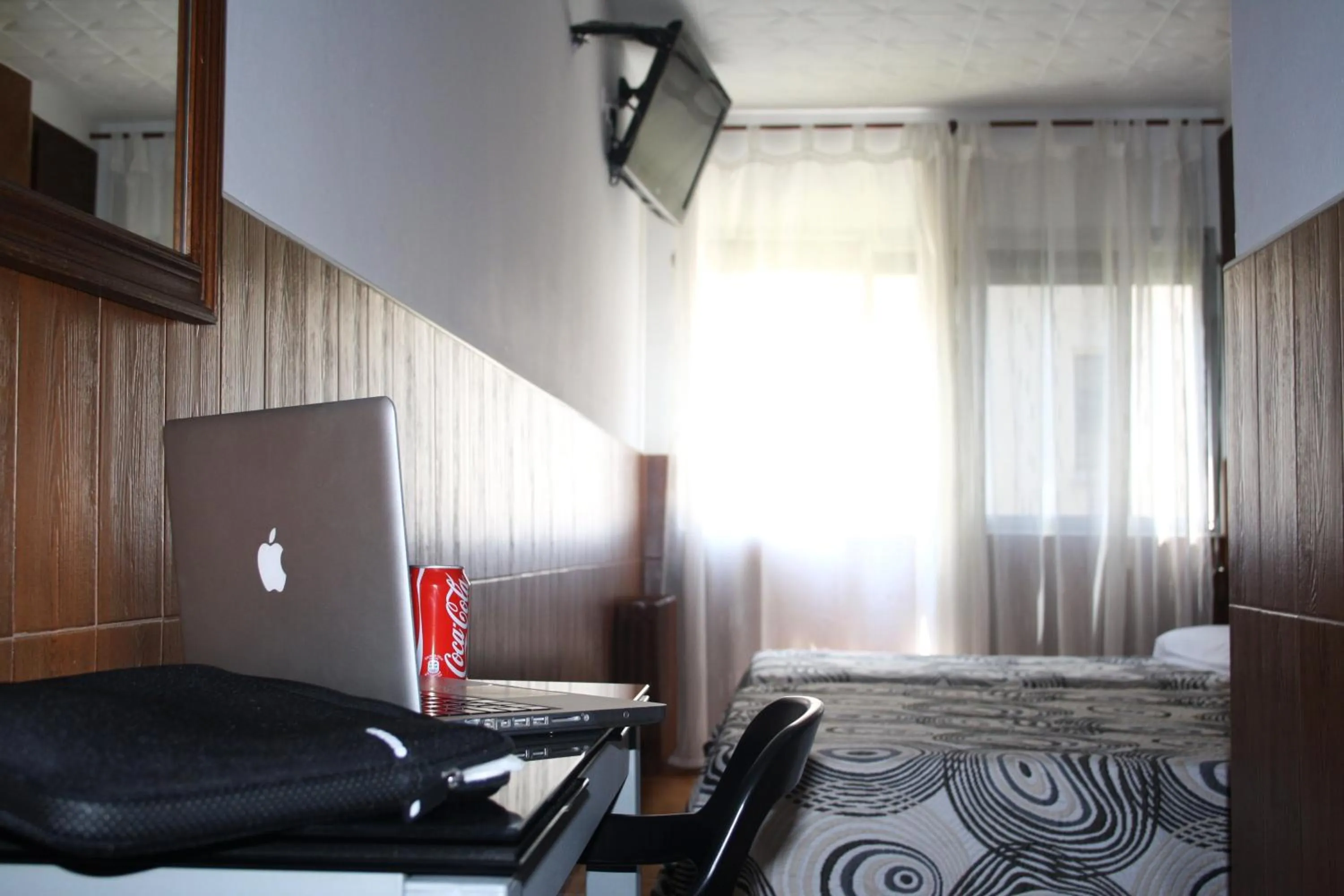 TV and multimedia, Bed in Hostal Sanmar