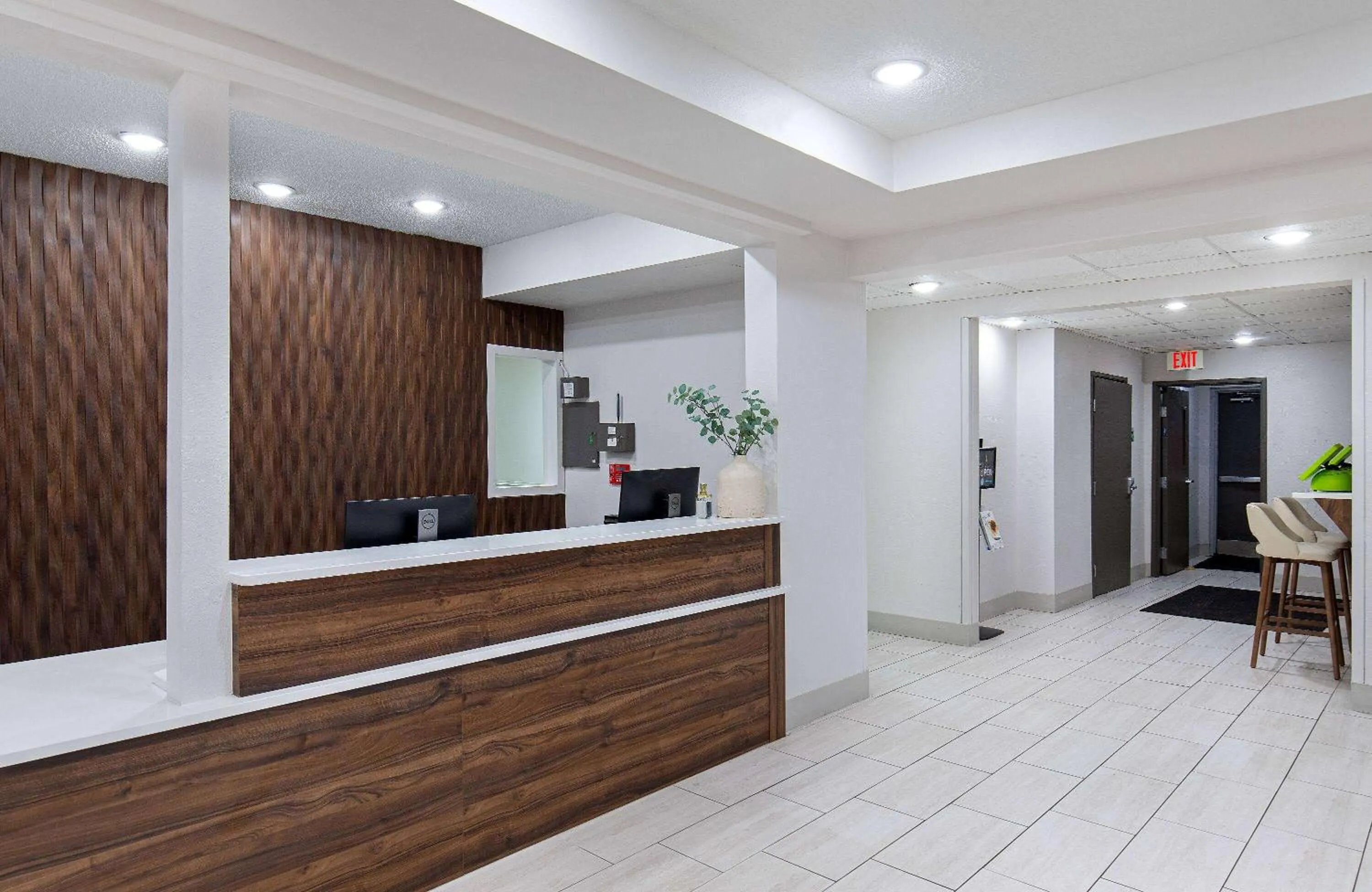 Lobby or reception in Wingate by Wyndham Hattiesburg