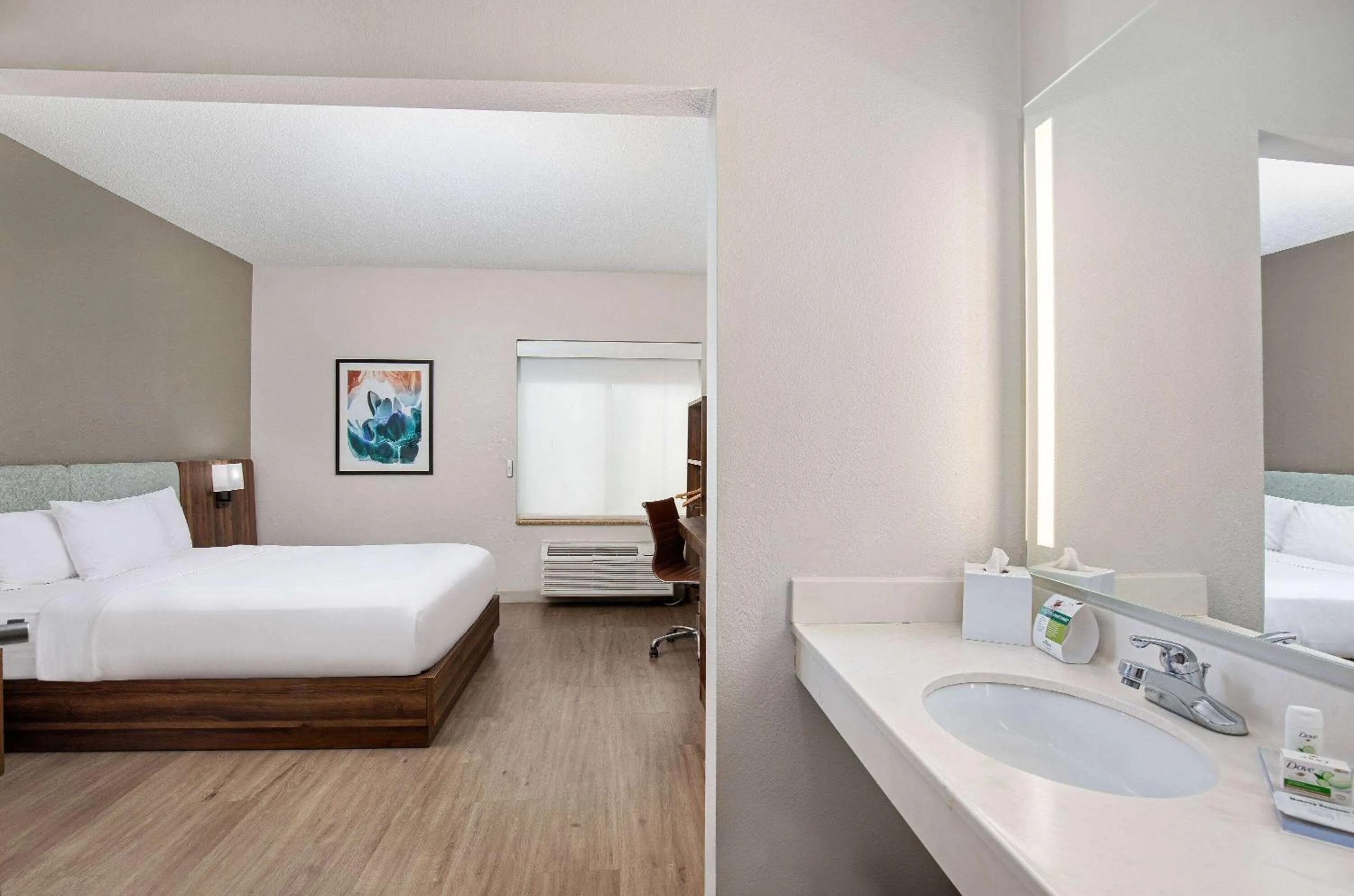 Bed in Wingate by Wyndham Hattiesburg