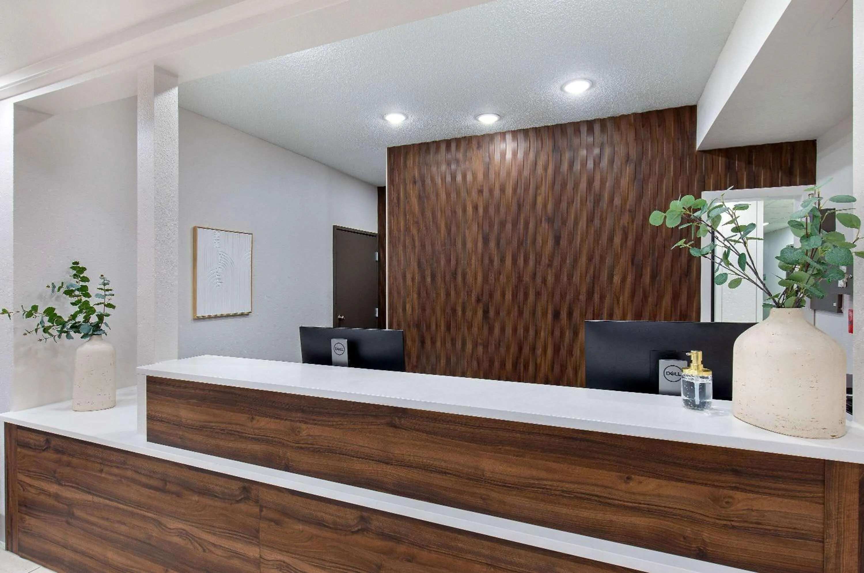 Lobby or reception in Wingate by Wyndham Hattiesburg