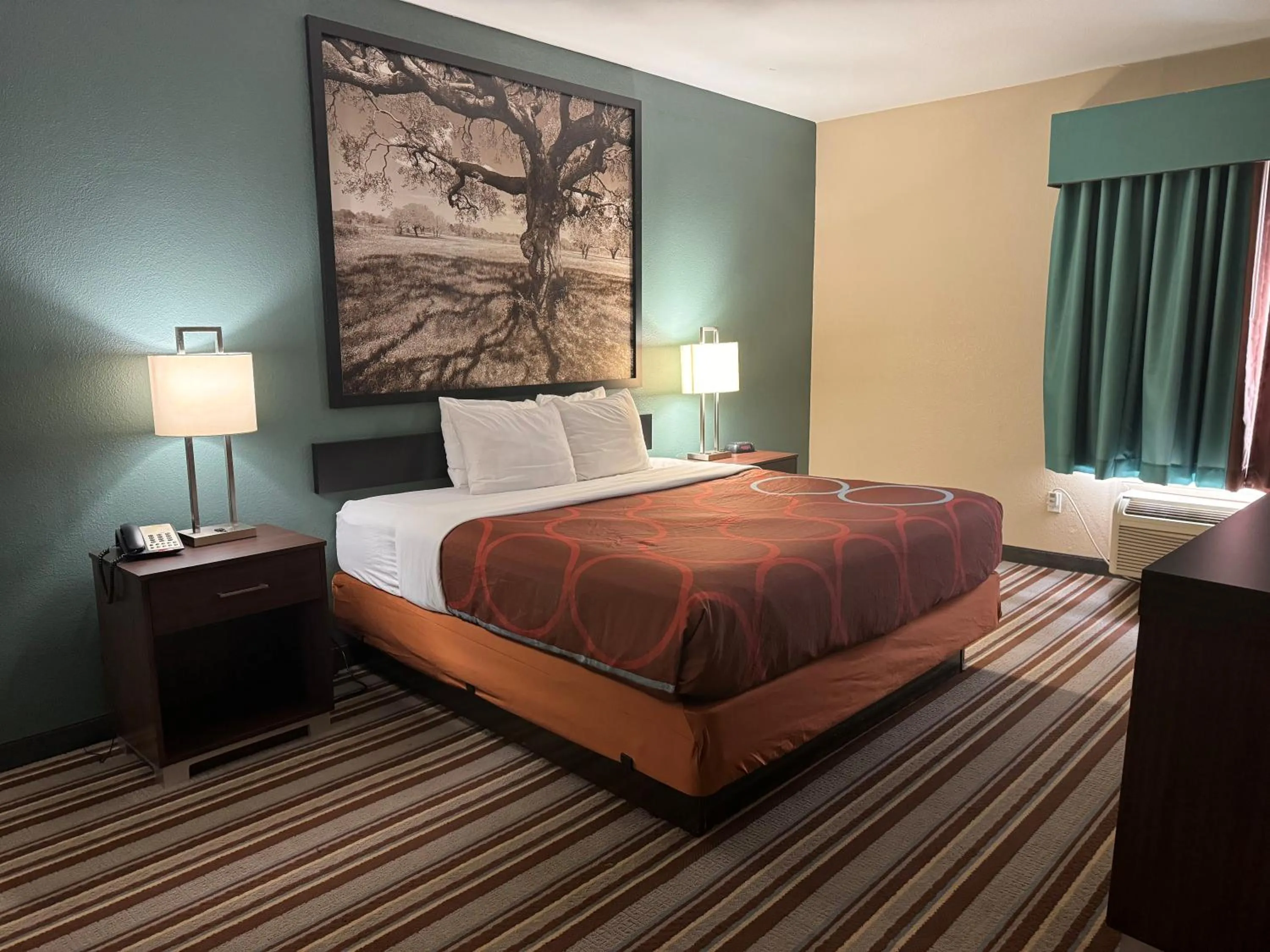 Bed in Super 8 by Wyndham Port Arthur/Nederland Area