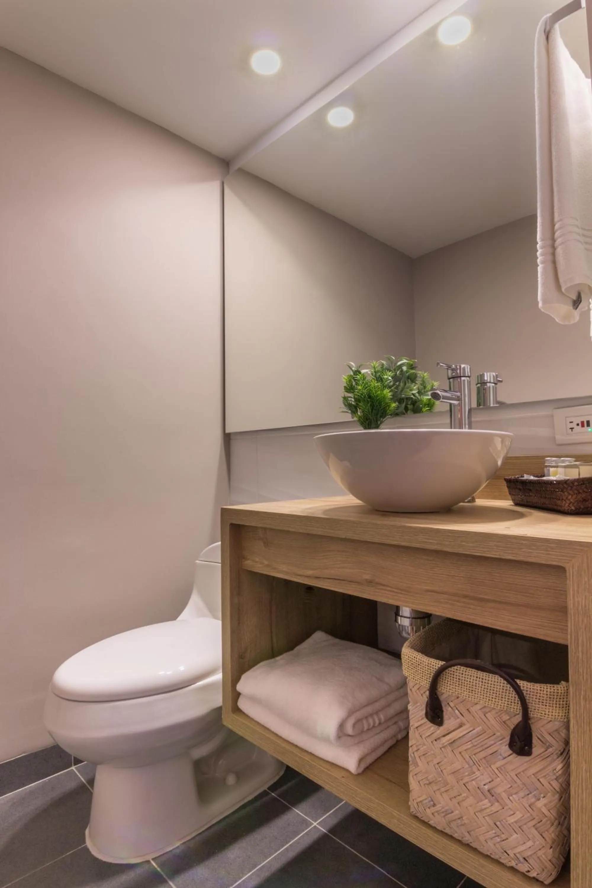 Bathroom in Alcazar de Oviedo by EE Hoteles