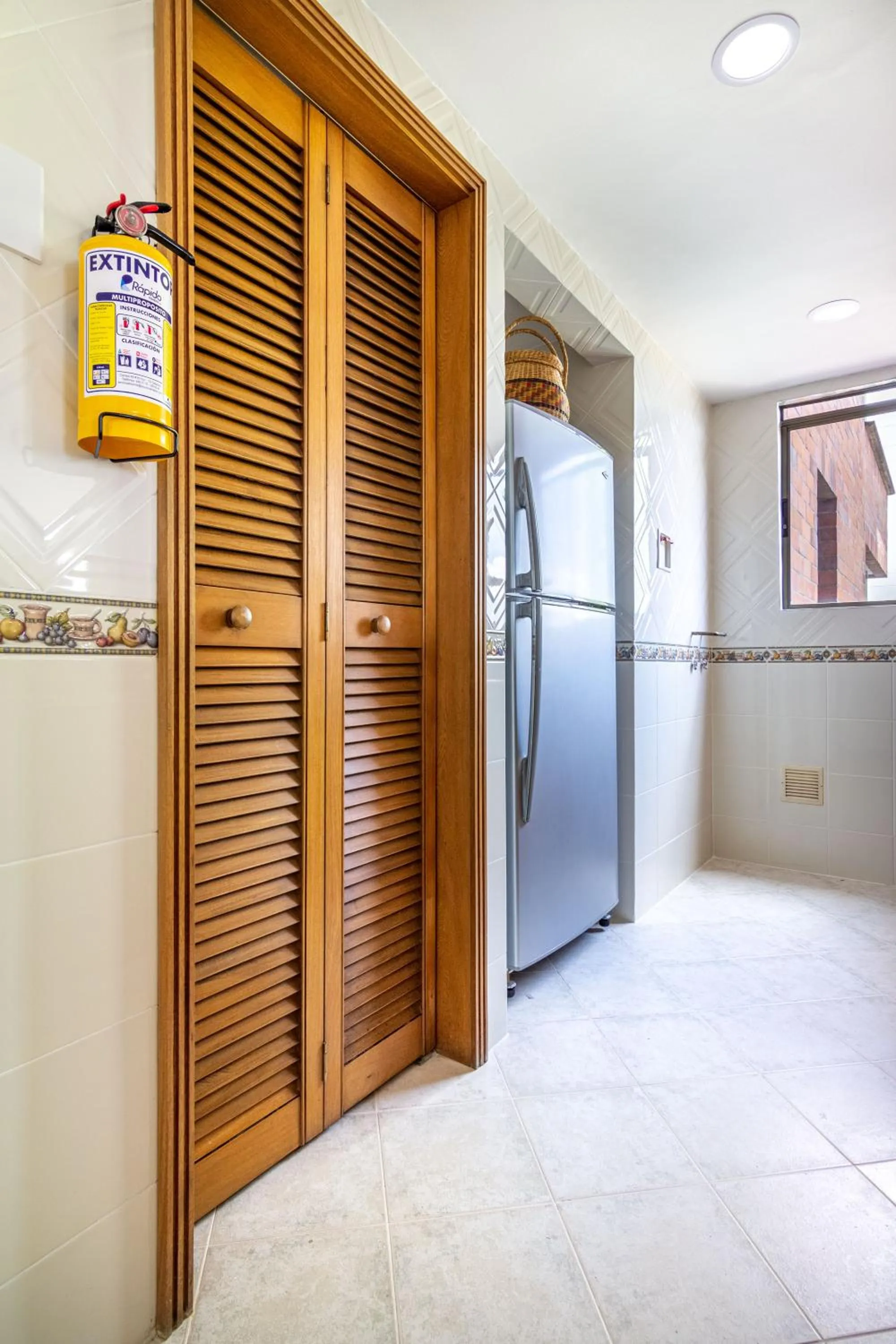 Kitchen or kitchenette in Alcazar de Oviedo by EE Hoteles