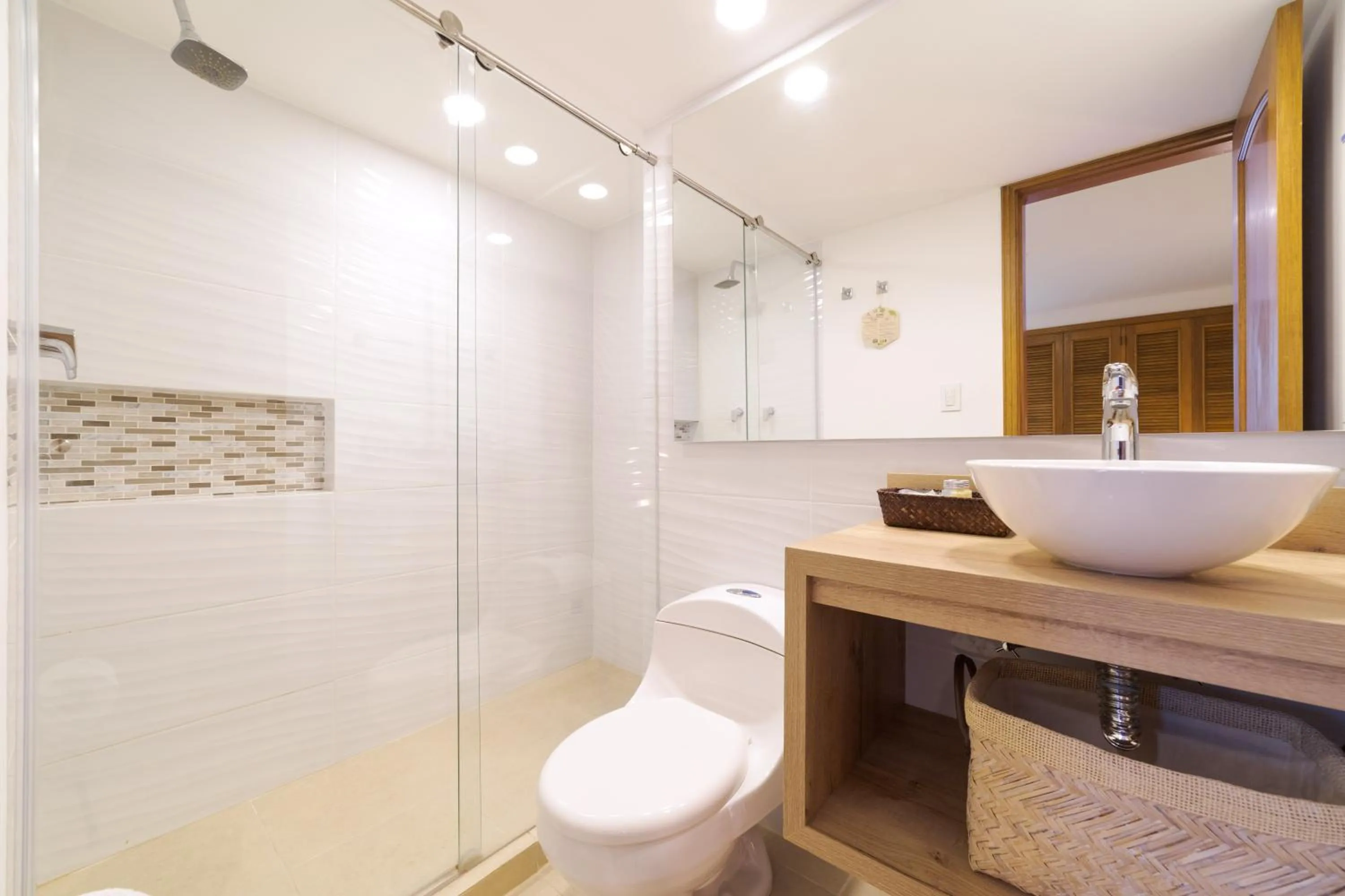 Shower in Alcazar de Oviedo by EE Hoteles