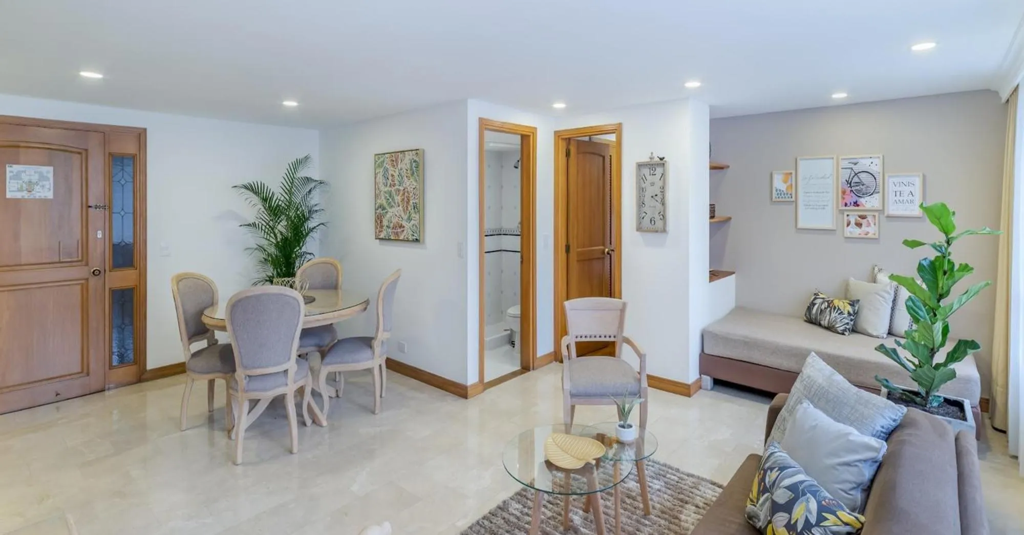 Living room in Alcazar de Oviedo by EE Hoteles