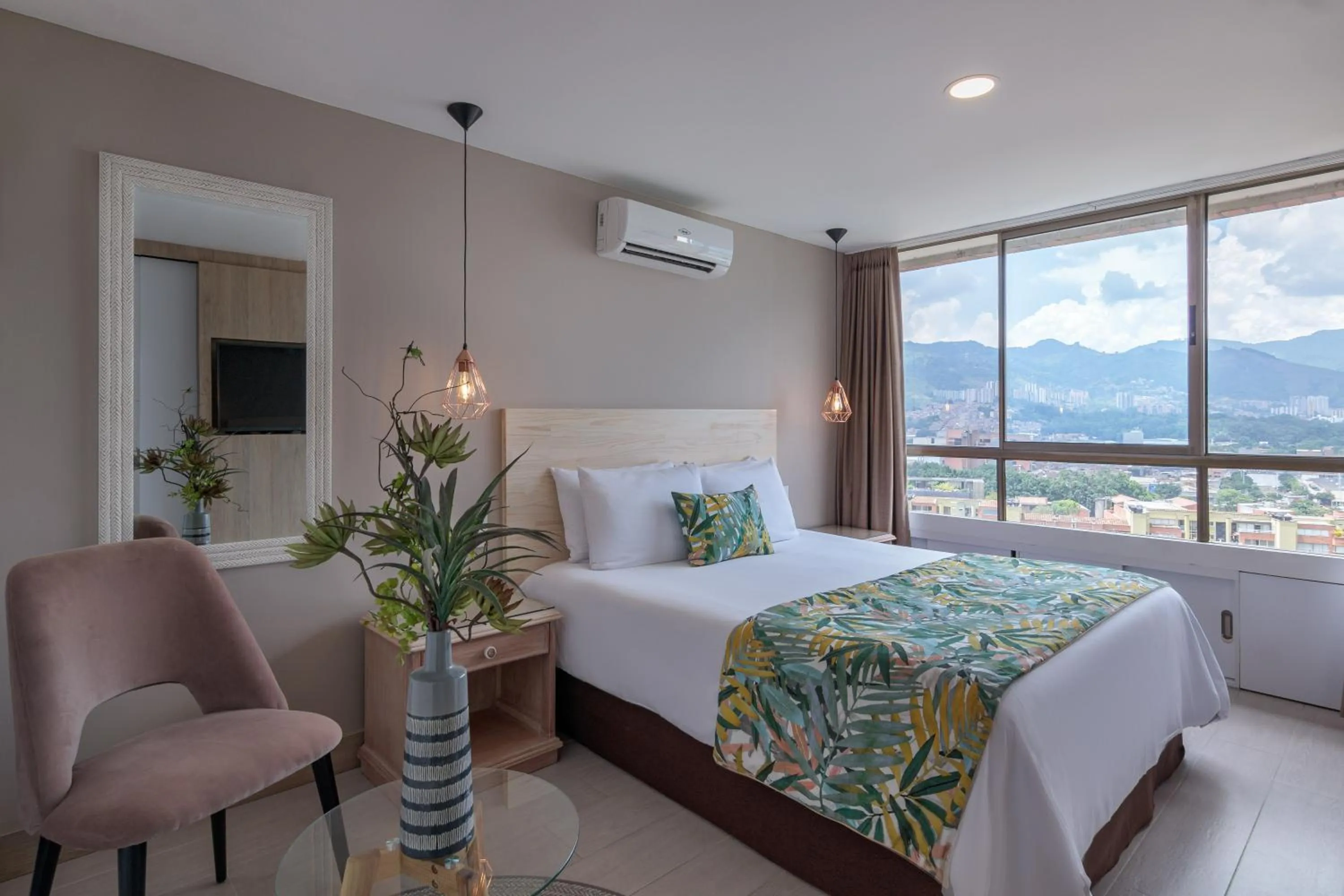 Bed in Alcazar de Oviedo by EE Hoteles