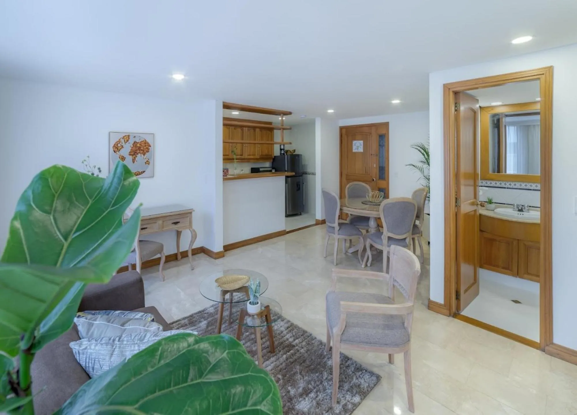 Living room in Alcazar de Oviedo by EE Hoteles