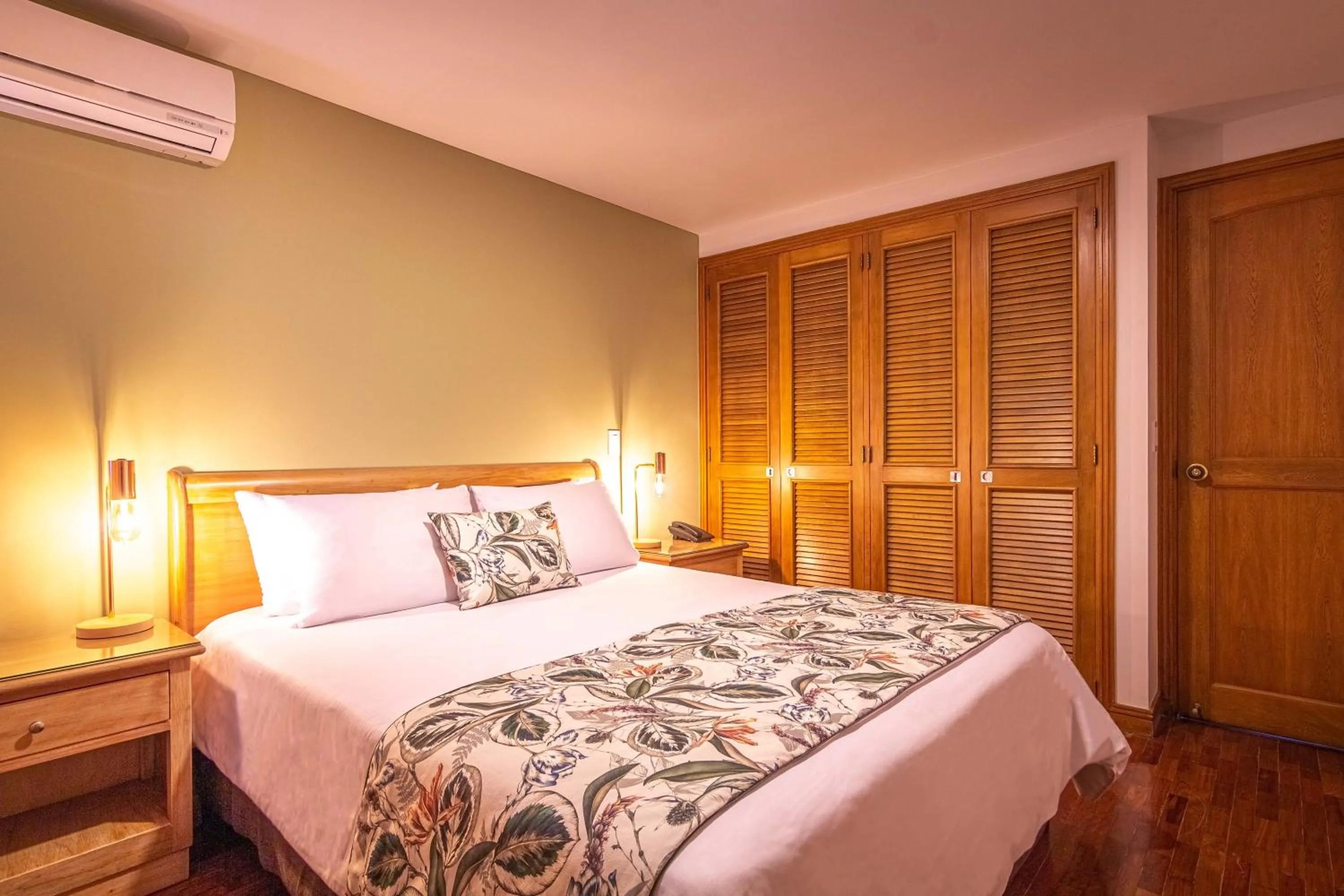 Bed in Alcazar de Oviedo by EE Hoteles