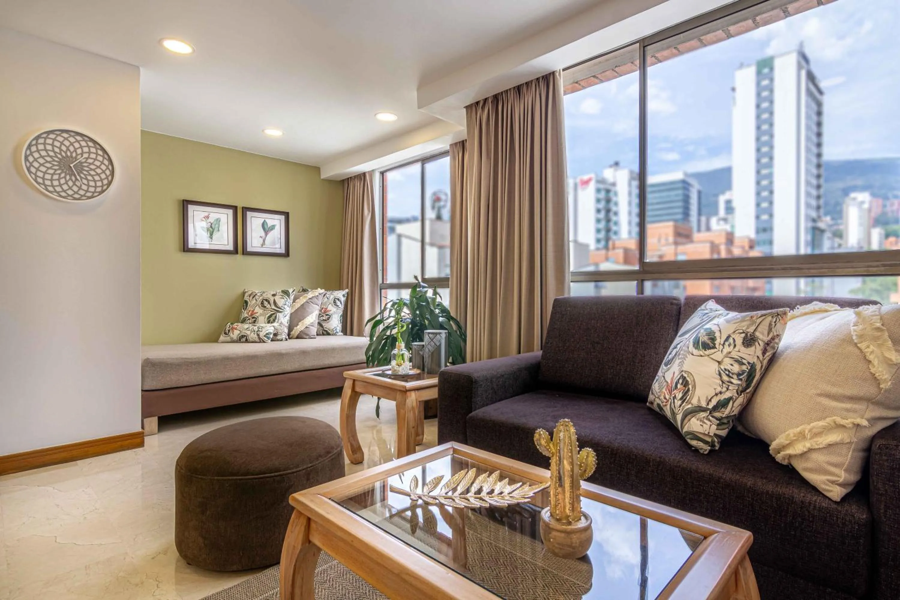 Living room, Bed in Alcazar de Oviedo by EE Hoteles