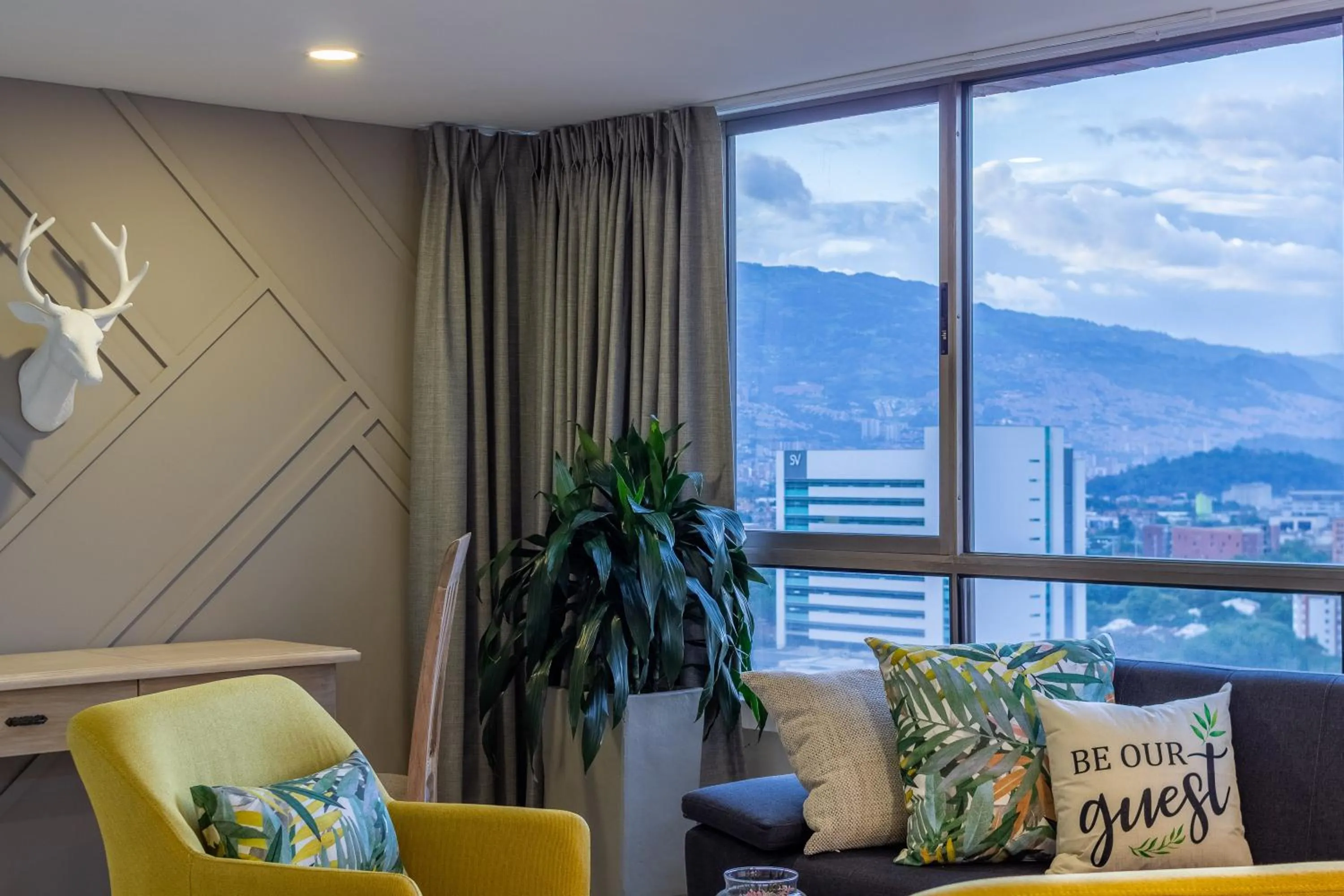 Living room in Alcazar de Oviedo by EE Hoteles