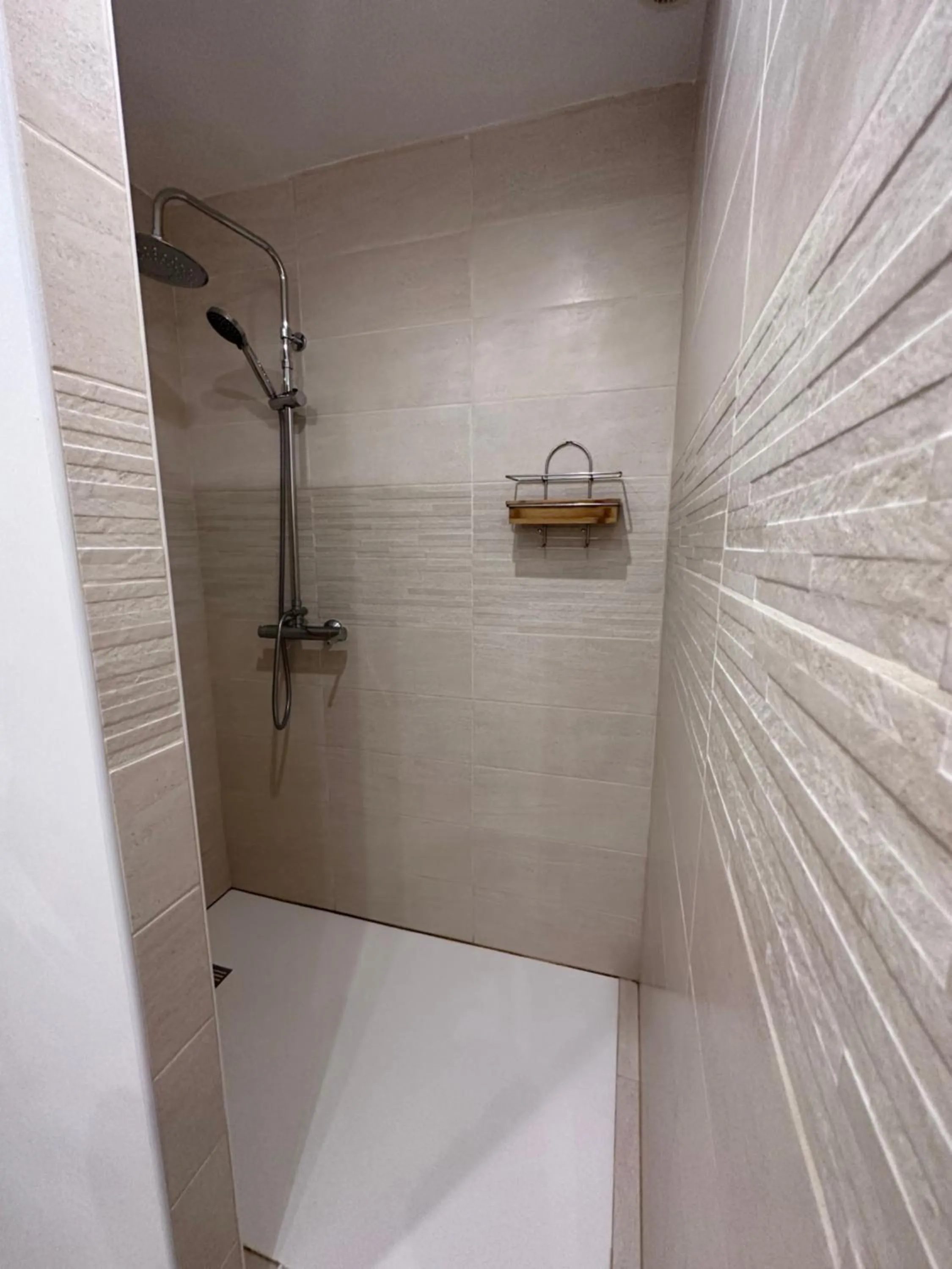 Shower in Moulin d'Antelon B&B