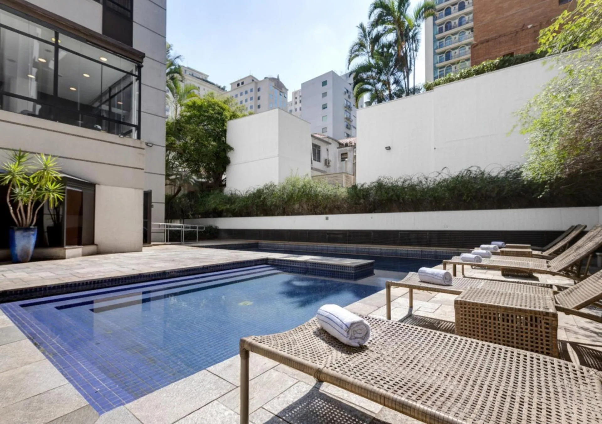 Swimming pool in Quality Paulista (São Paulo, Jardins)