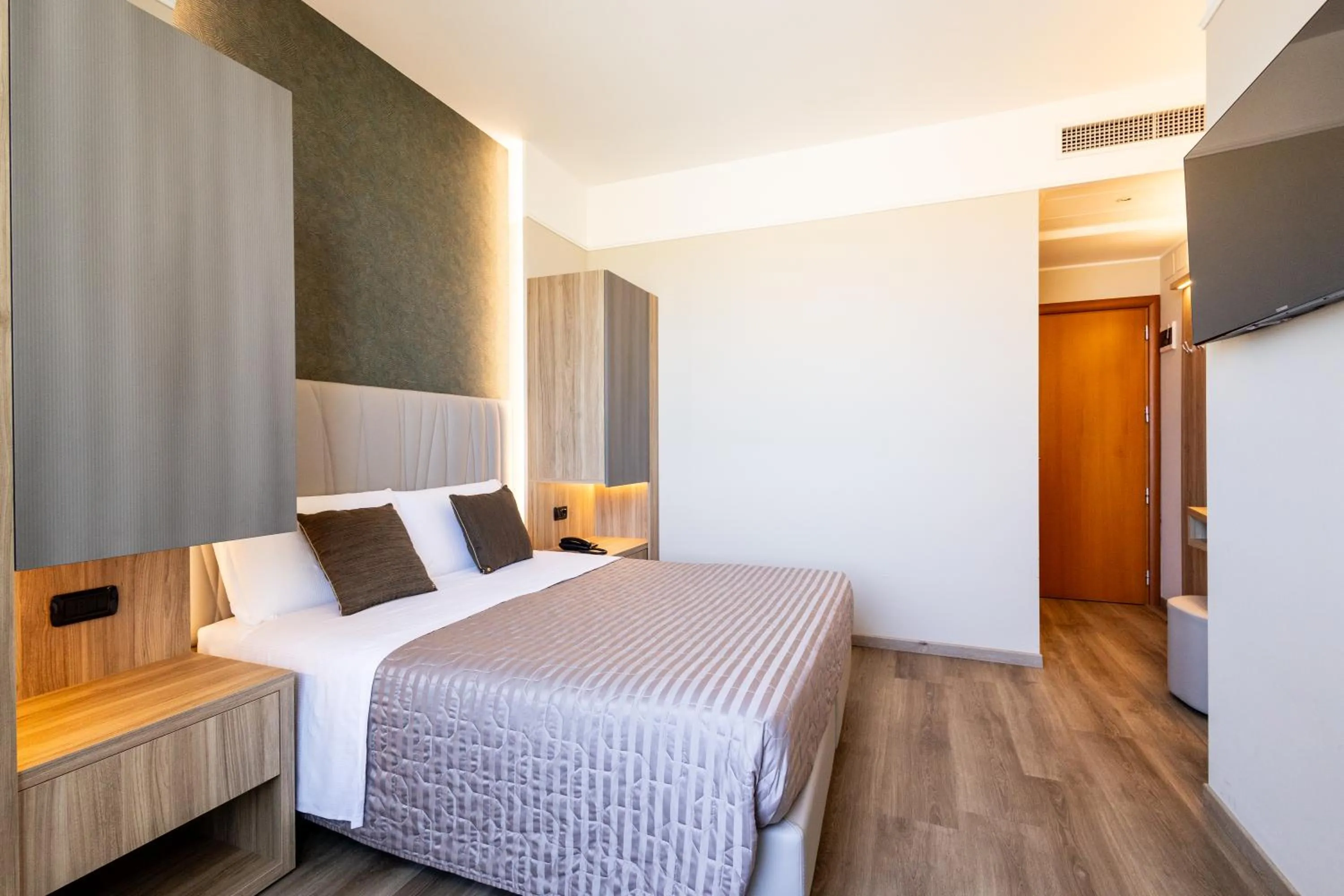 Bedroom, Bed in Hotel Palm Beach B&B SEA VIEW