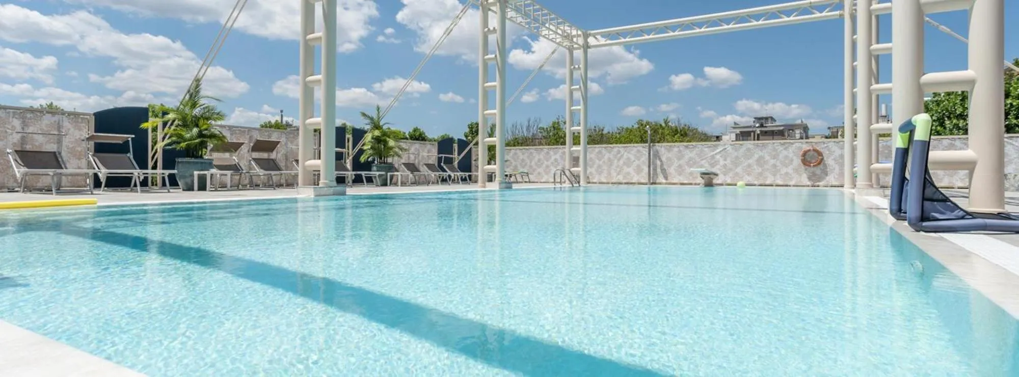 Swimming pool in Hotel Palm Beach B&B SEA VIEW