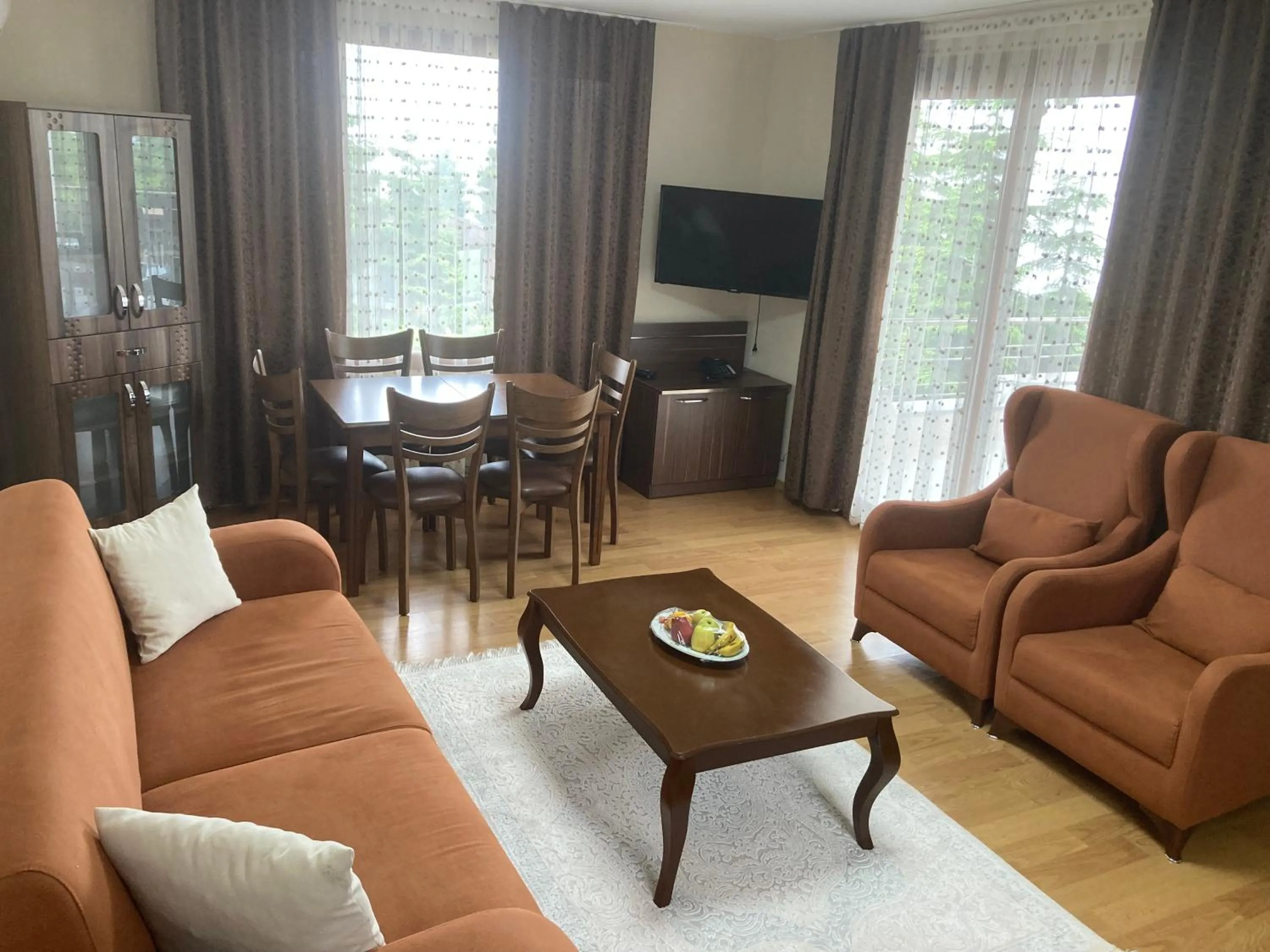 Communal lounge/ TV room in Zarha Mountain Villas