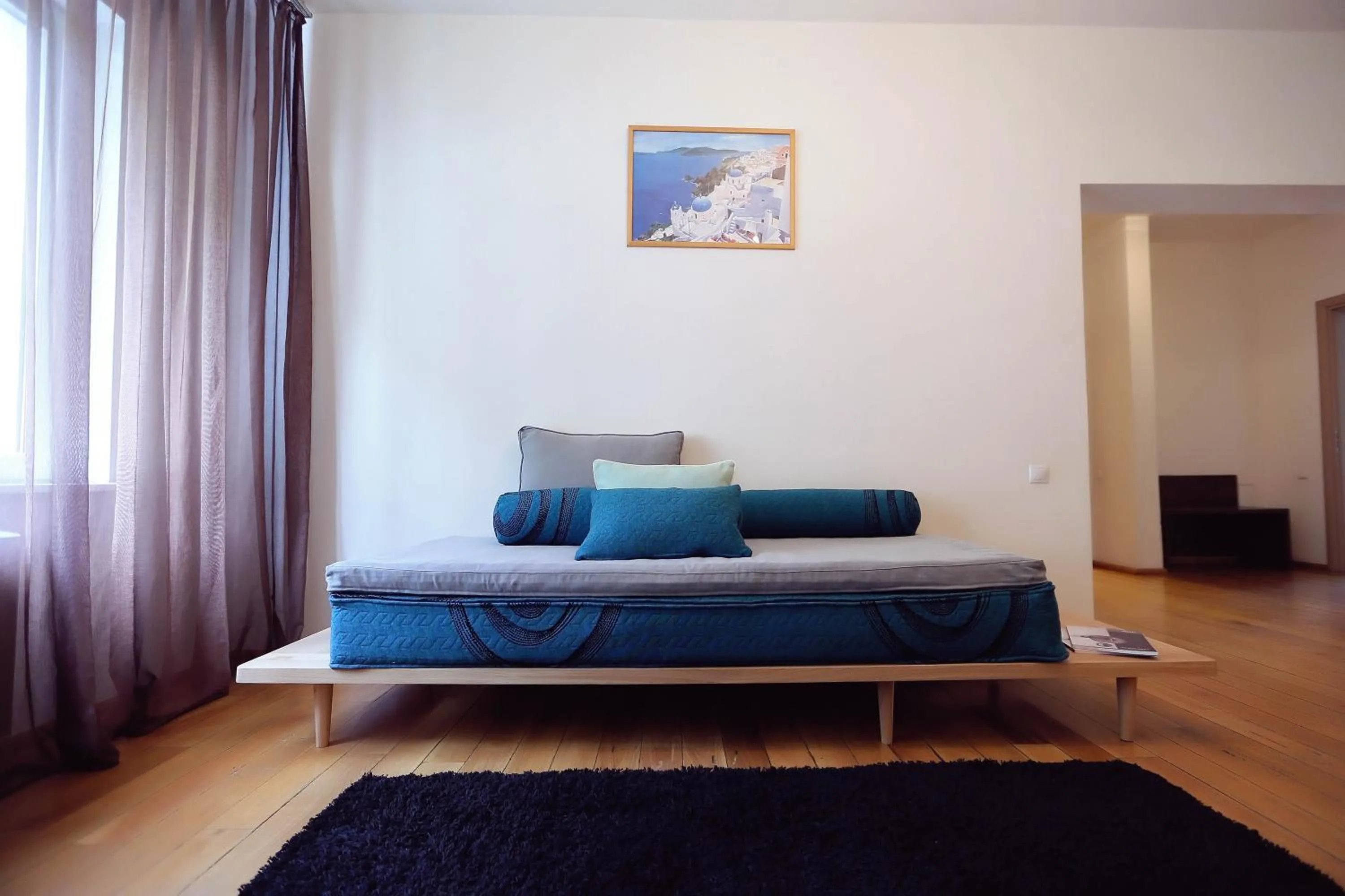 Living room, Bed in Living In Aparthotel