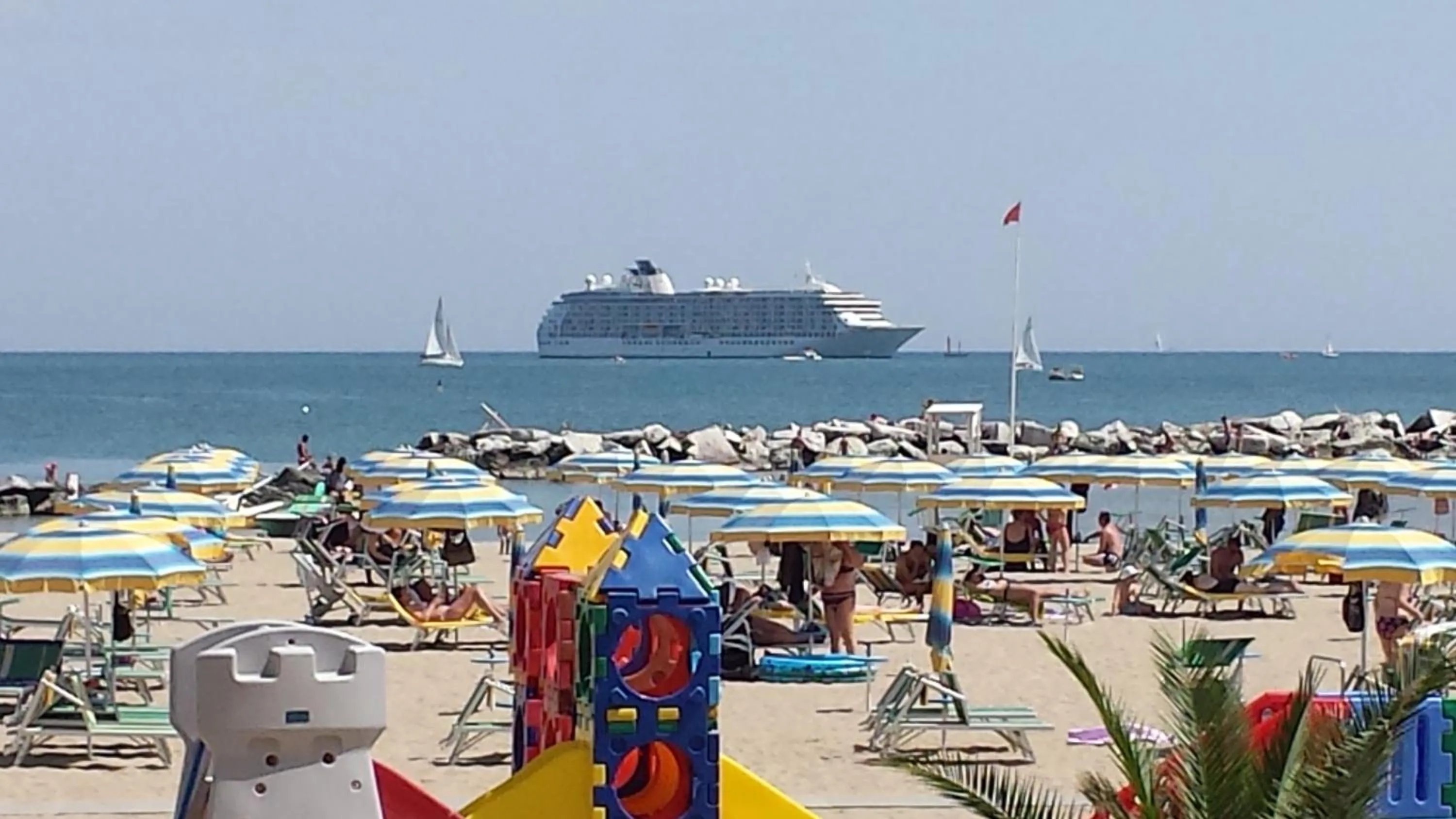 Beach in Hotel Villa Ersilia Rimini B&B