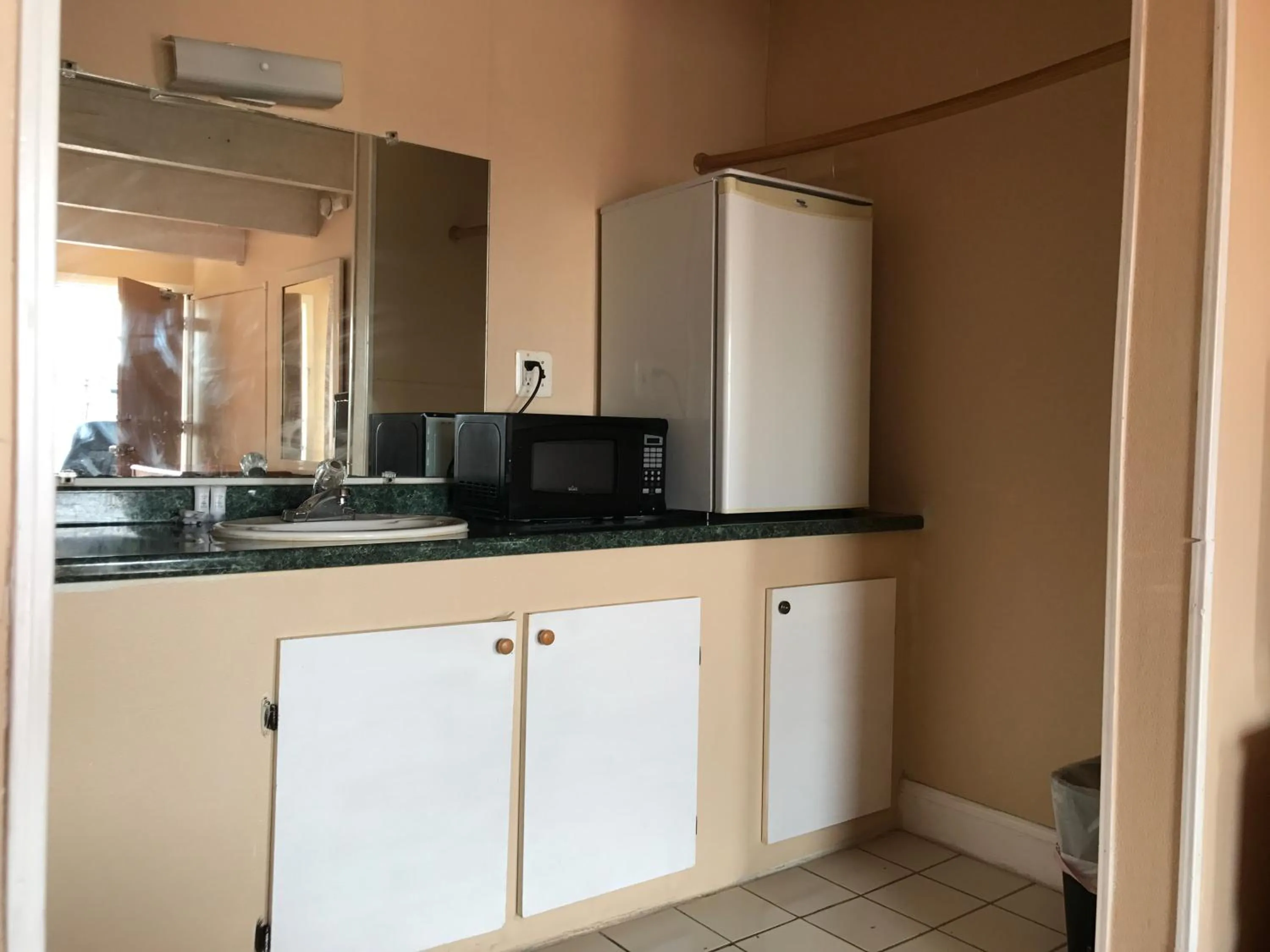 Area and facilities, Kitchen/Kitchenette in La Fontana Motel