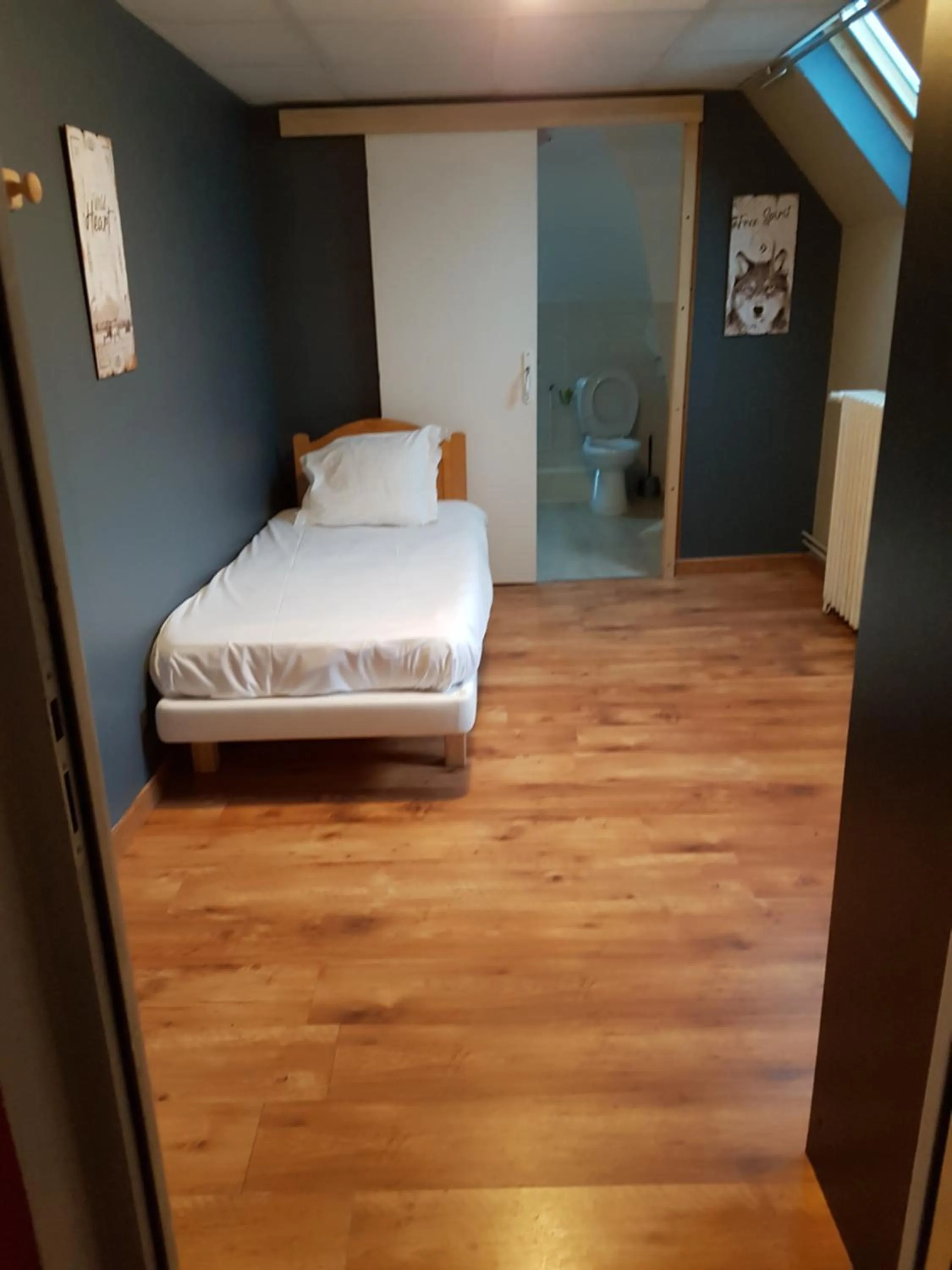 Bed in Auberge La Caverne