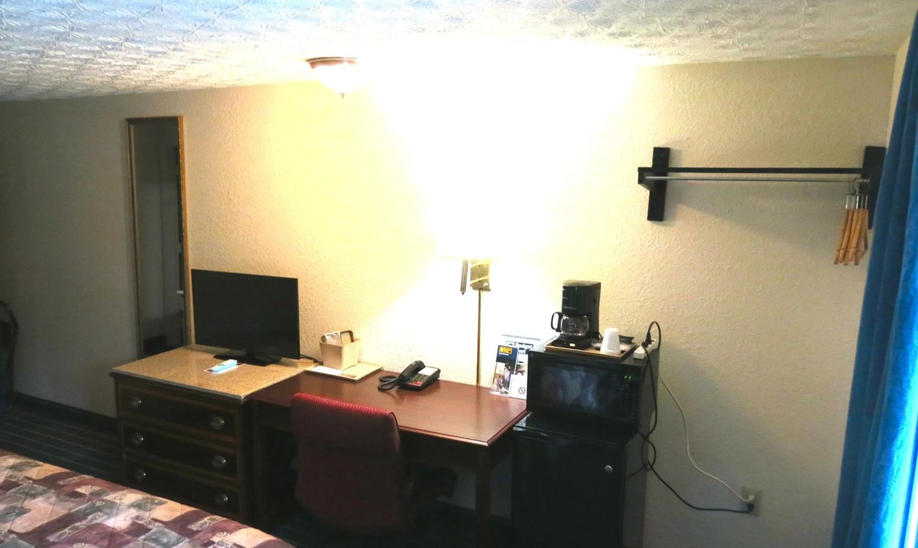 Photo of the whole room in Budget Host Airport Inn