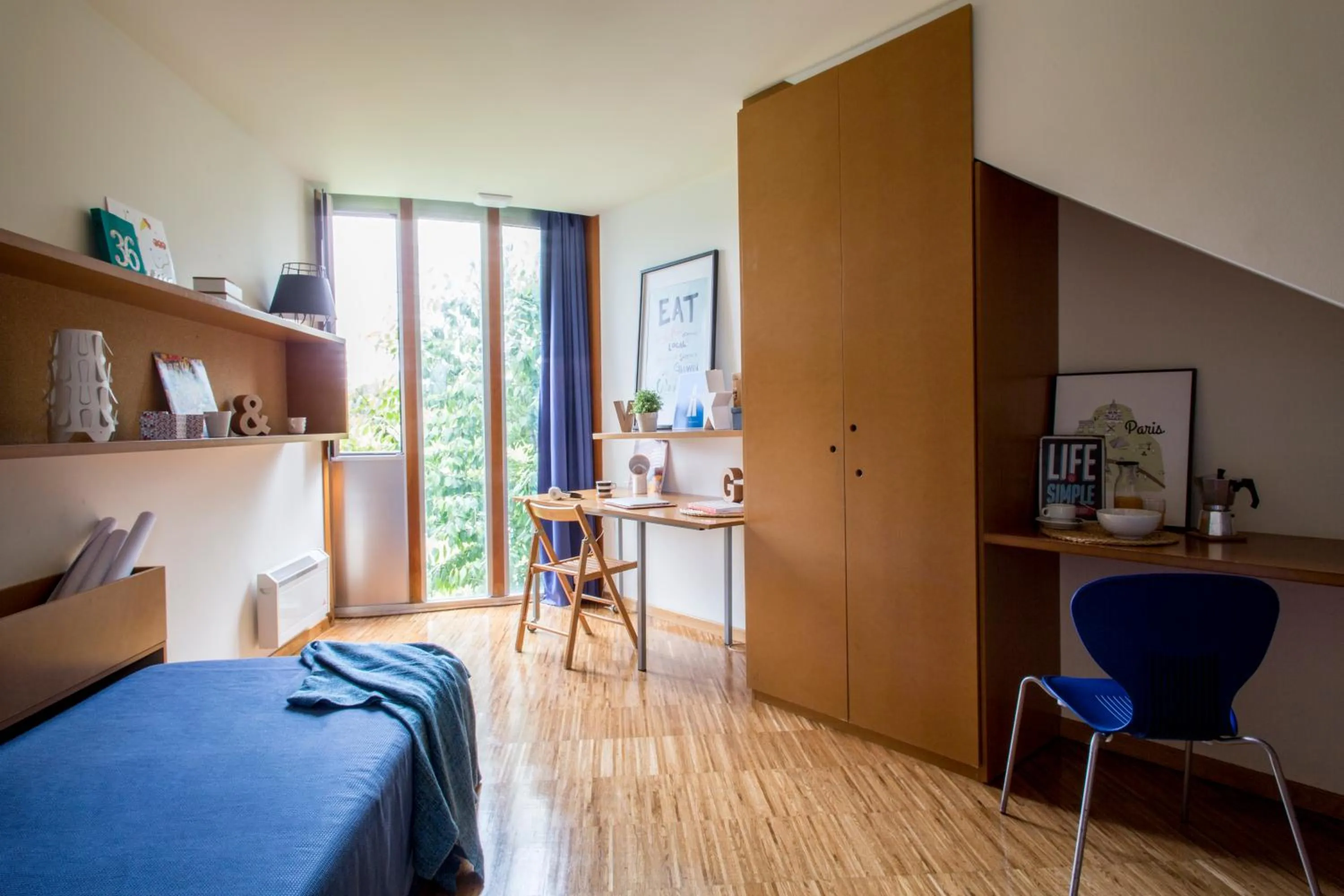 Property building, Bed in Residencia Universitaria Resa O Castro