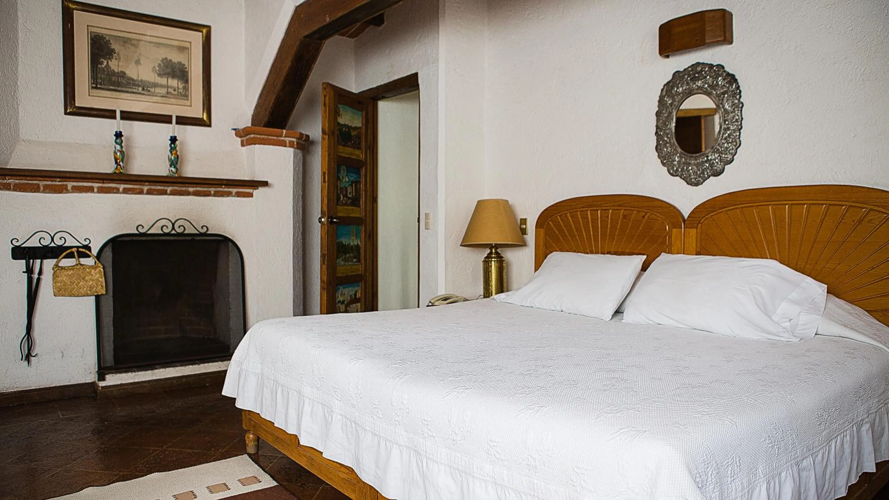 Bedroom, Bed in Casa Bugambilia, Un Pequeño Hotel en Tepoztlán