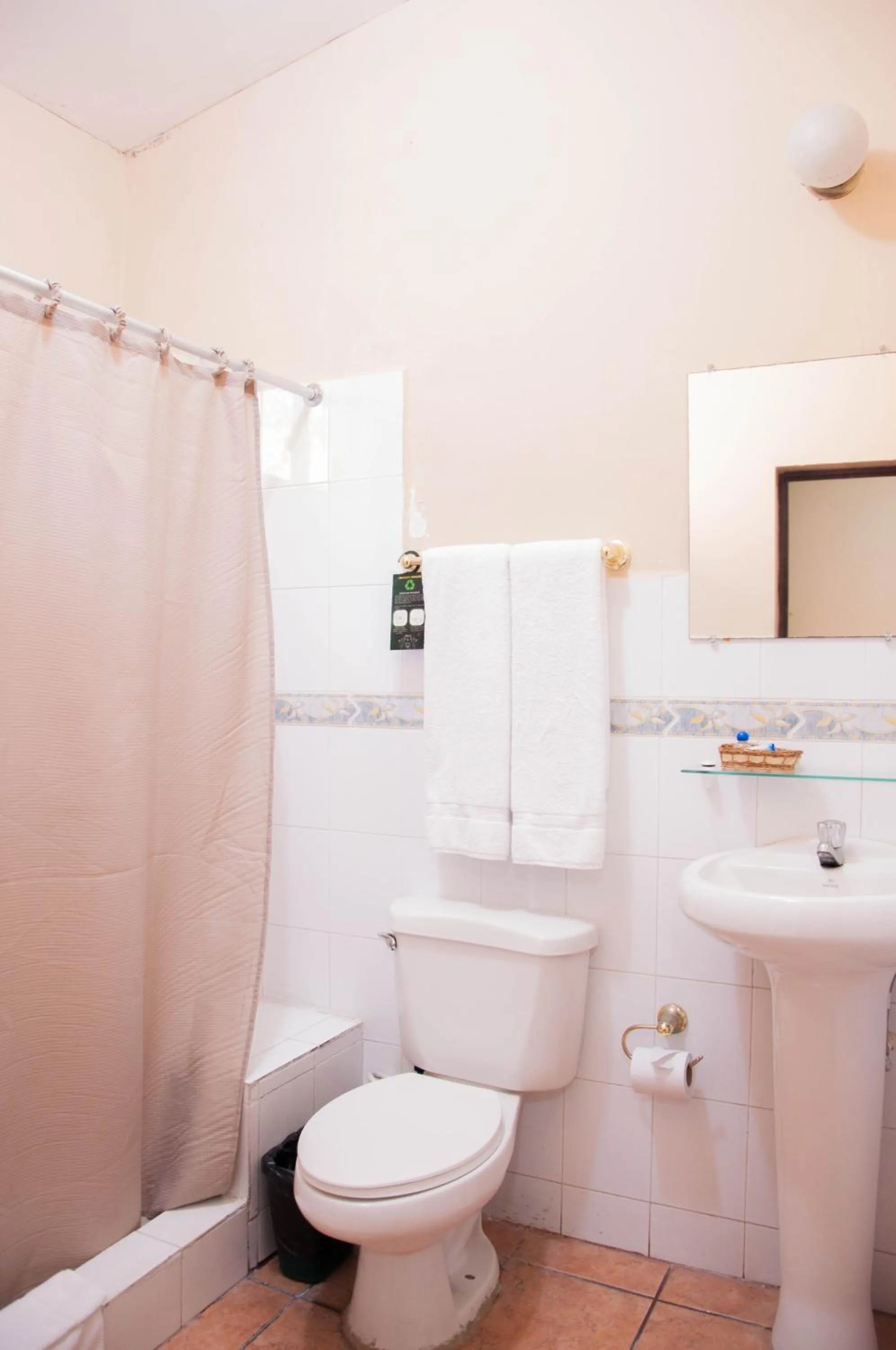 Bathroom in Hotel La Posada del Angel