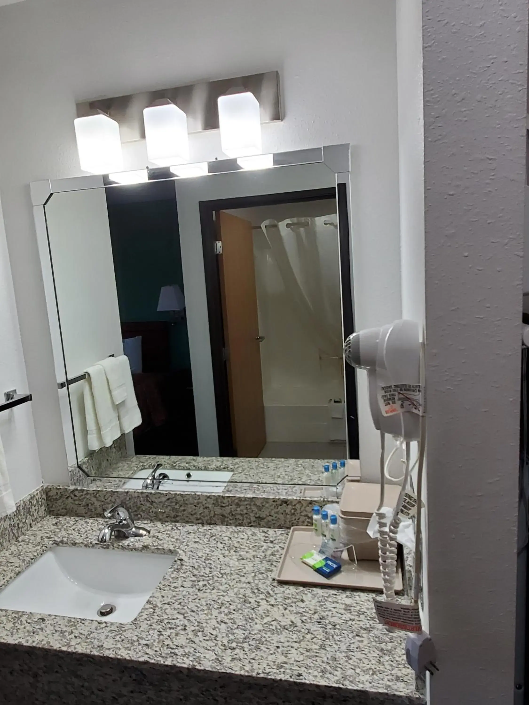 Standard Single Room - single occupancy in Super 7 Inn Tecumseh Standard Single Room - single occupancy in Super 7 Inn Tecumseh