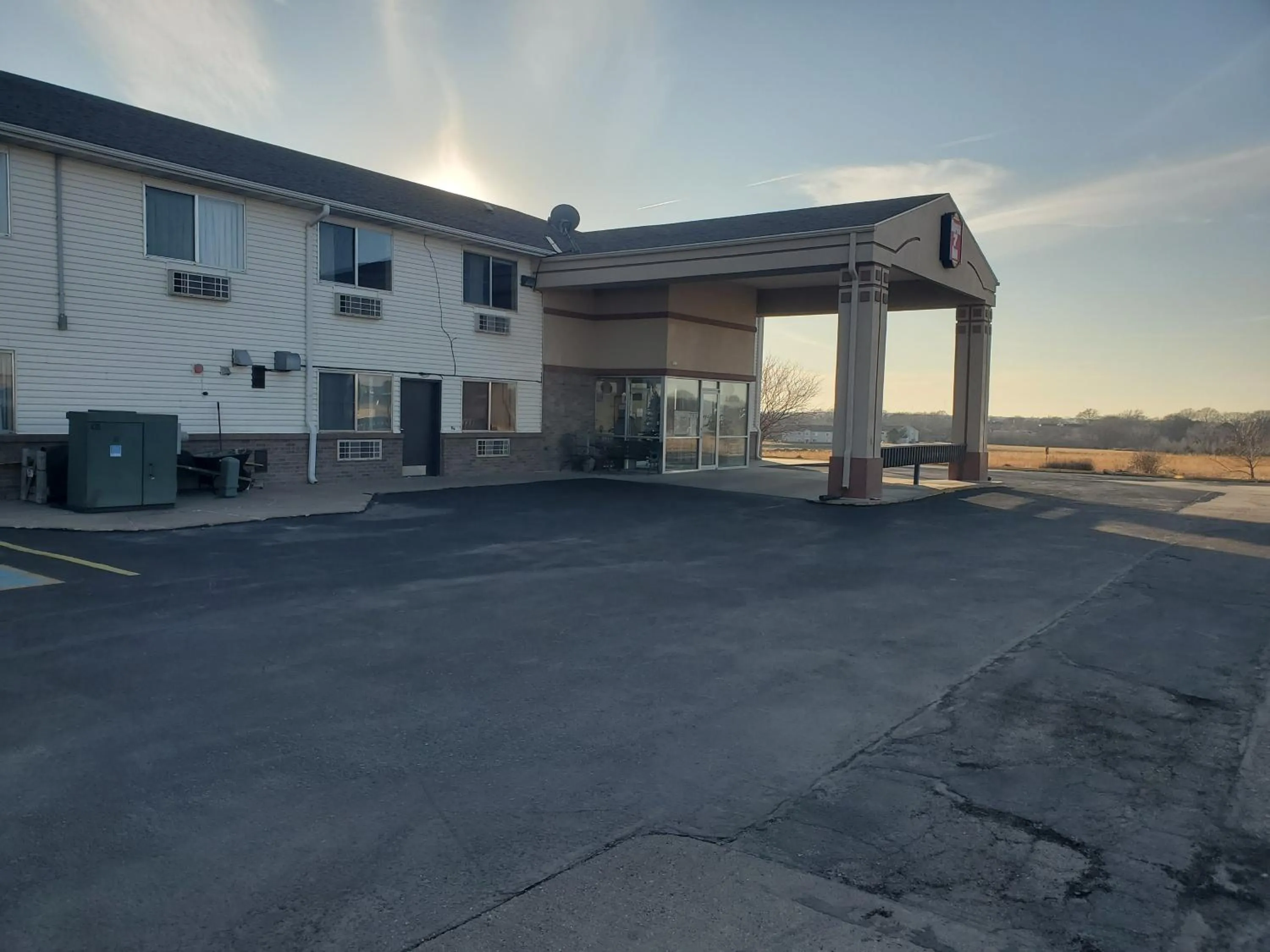 Property building in Super 7 Inn Tecumseh